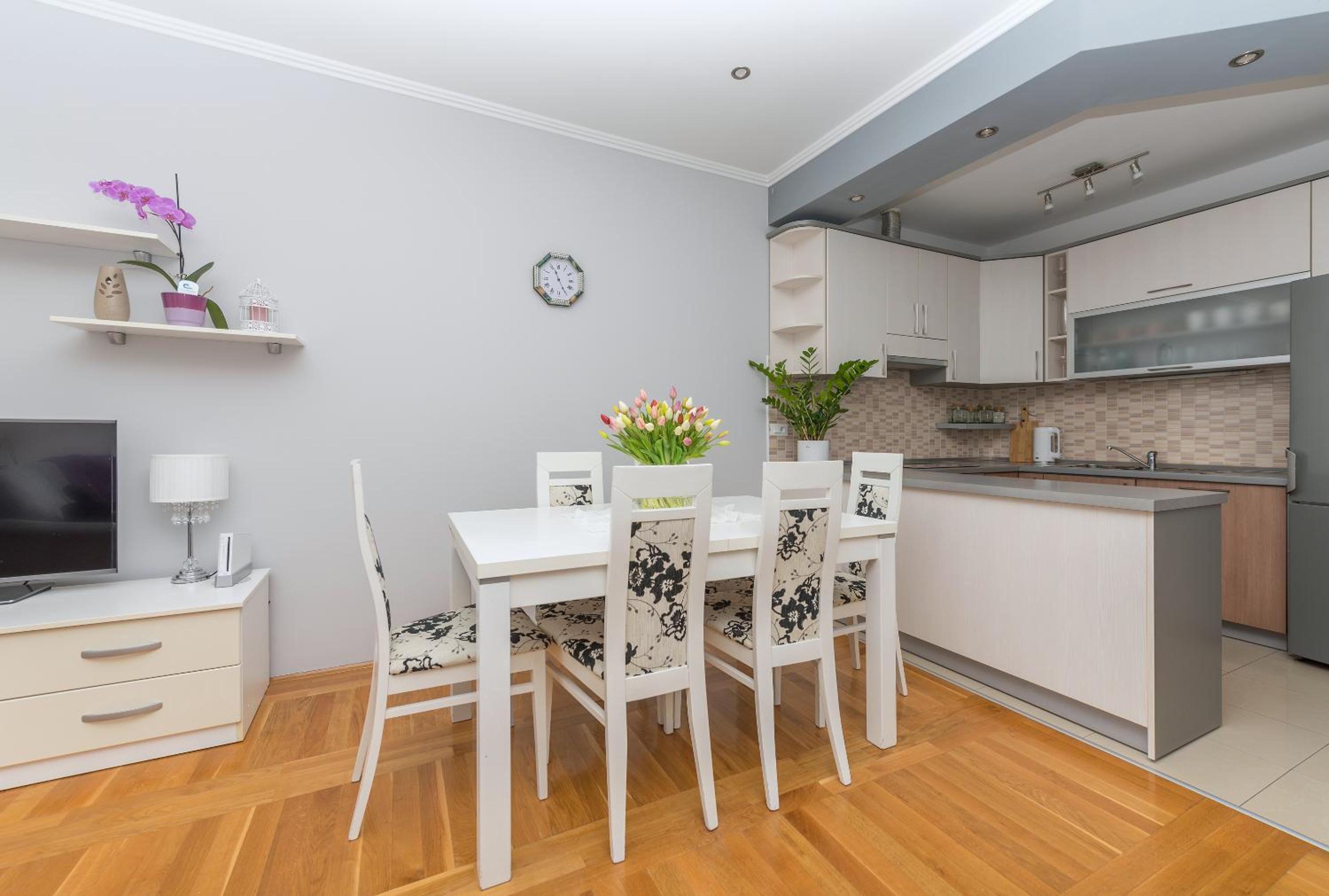 Long Apartment