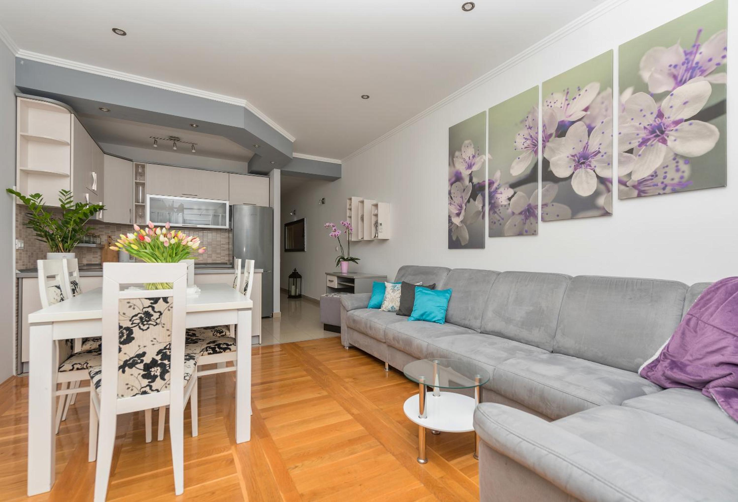 Long Apartment
