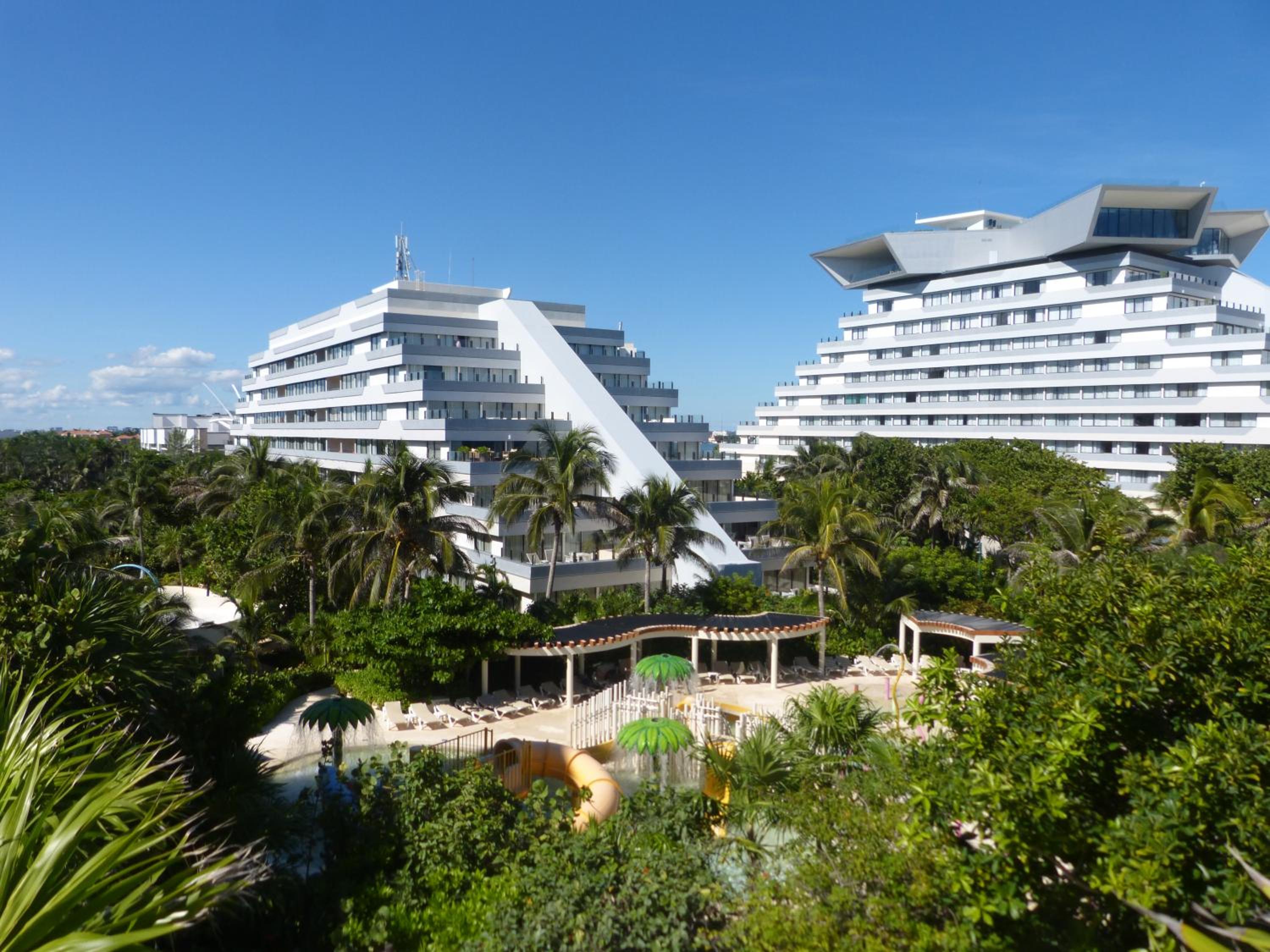 State of the Art Condos en la mejor Playa de Cancun frente a PLAZA LA ISLA