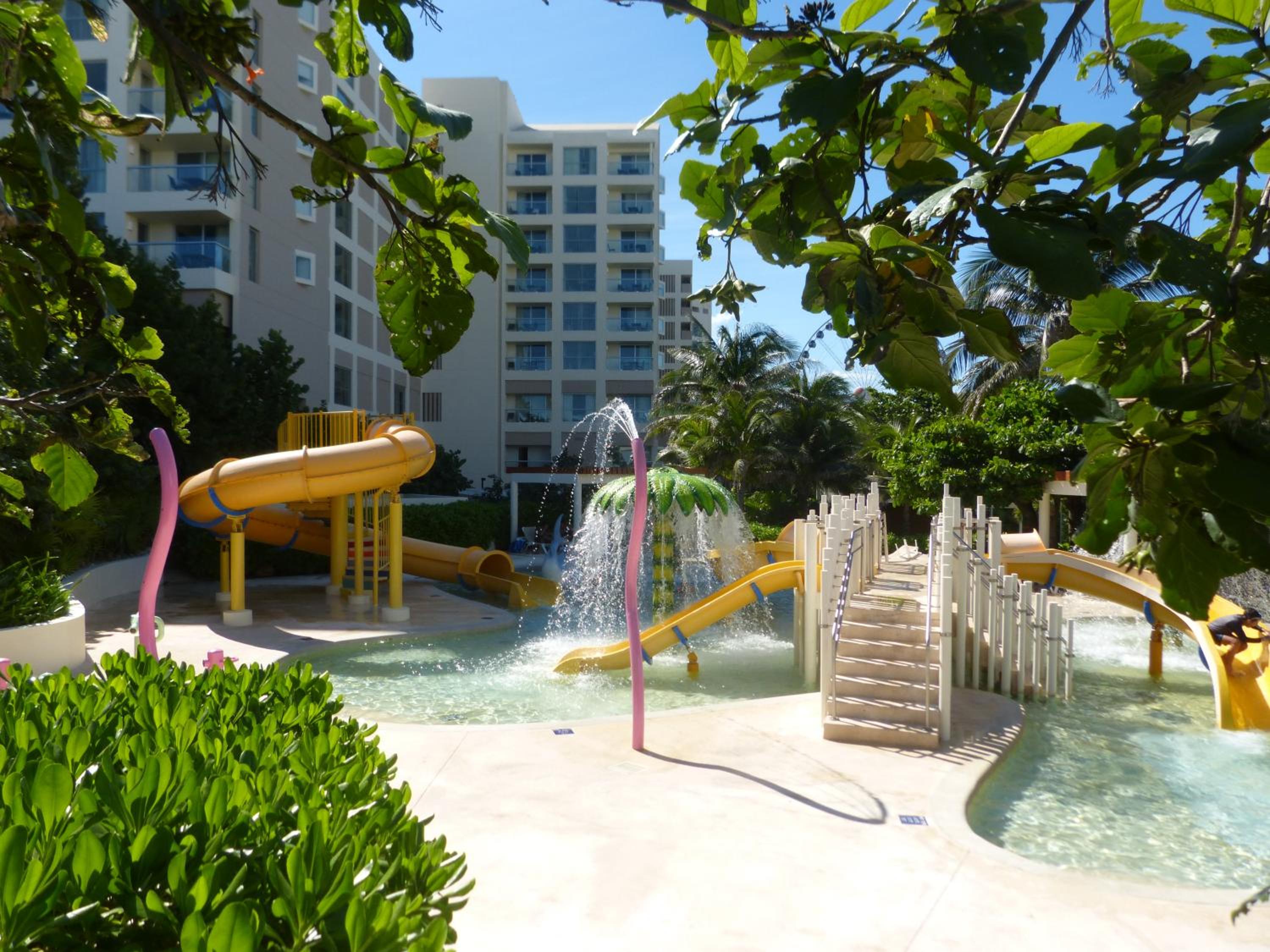 State of the Art Condos en la mejor Playa de Cancun frente a PLAZA LA ISLA