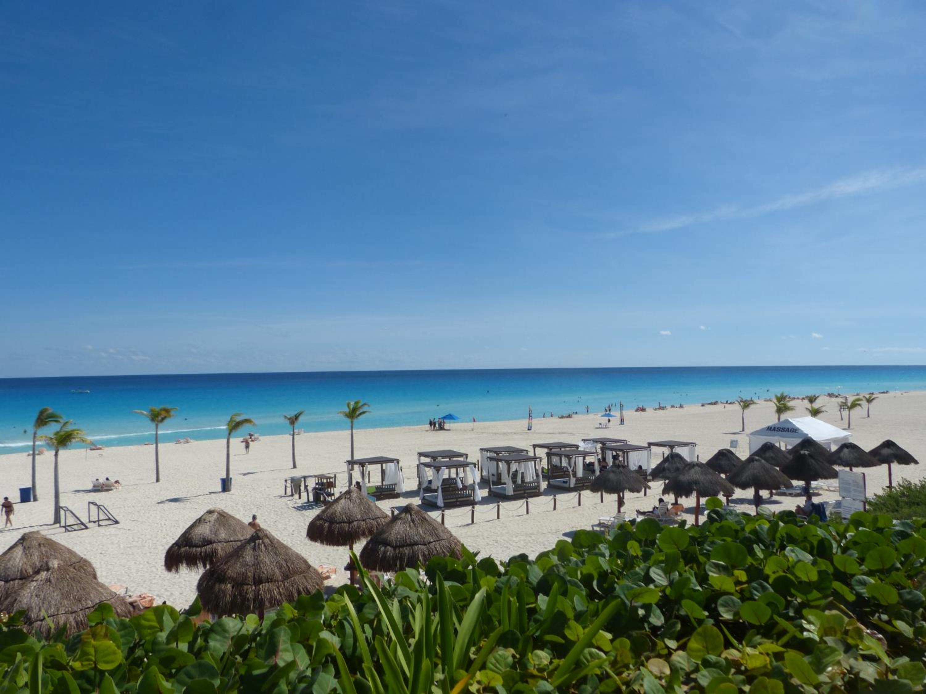 State of the Art Condos en la mejor Playa de Cancun frente a PLAZA LA ISLA