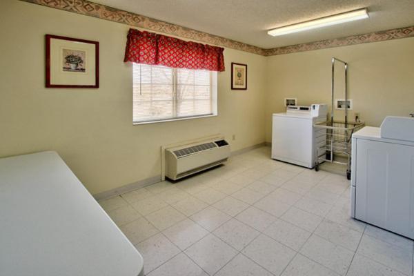 Western Skies Inn & Suites