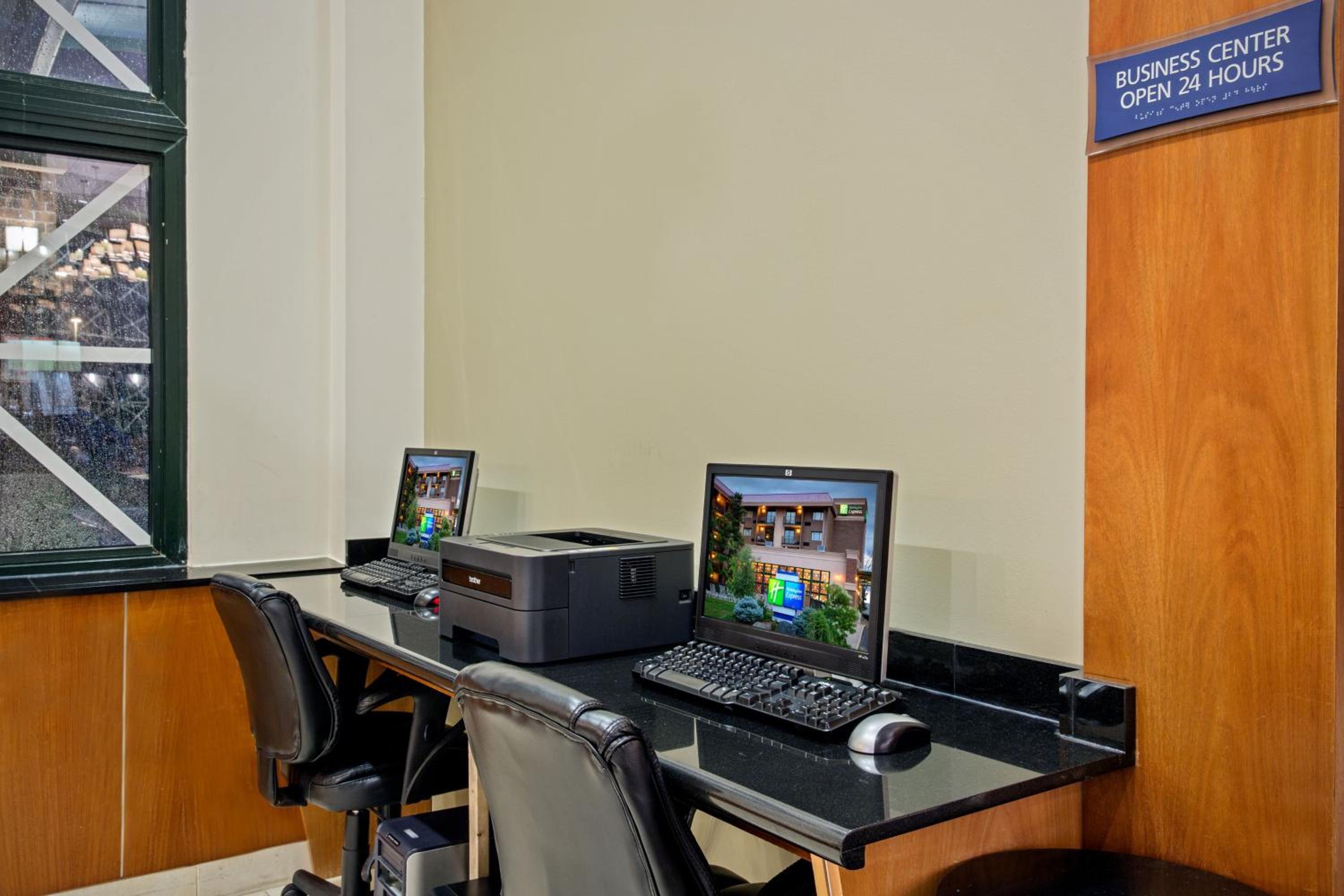 Holiday Inn Express Schaumburg-Rolling Meadows, an IHG Hotel - Property Image 26