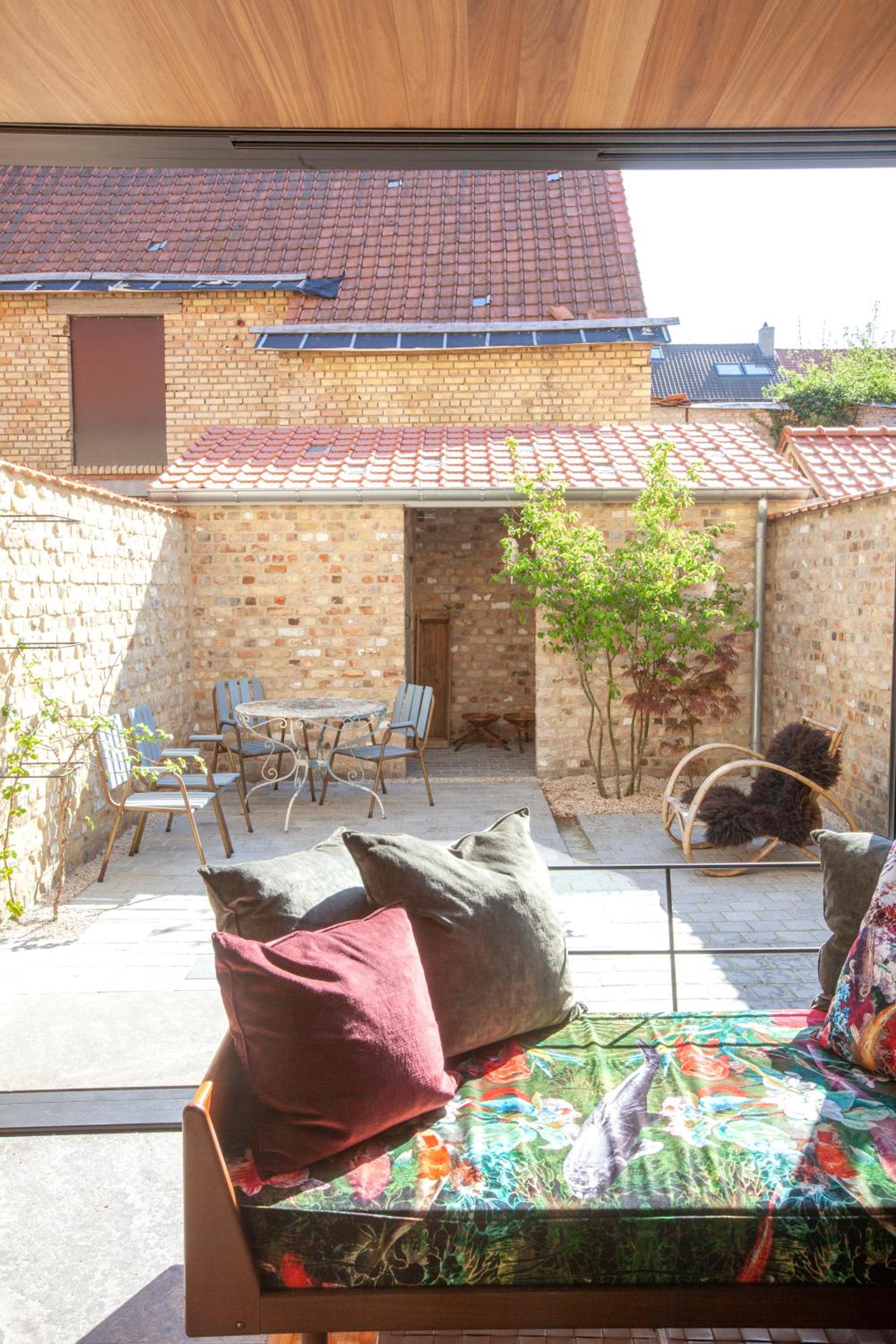 Vis à Vis