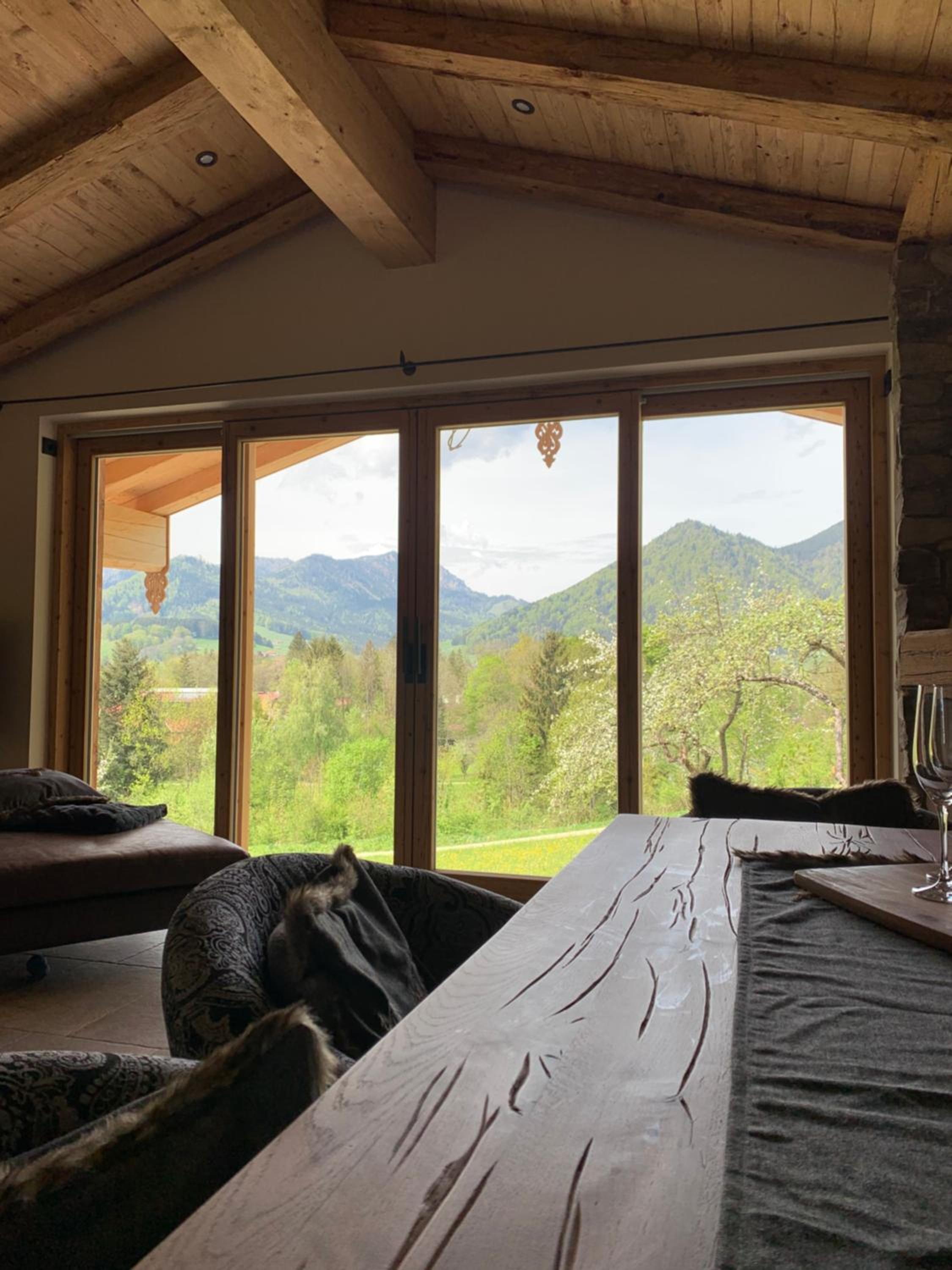 BERGSUCHT-Ruhpolding, Traumlage am sonnigen Südhang, kostenlose Parkplätze, schnelles WLAN, ruhige Sackgasse, NETFLIX inklusive