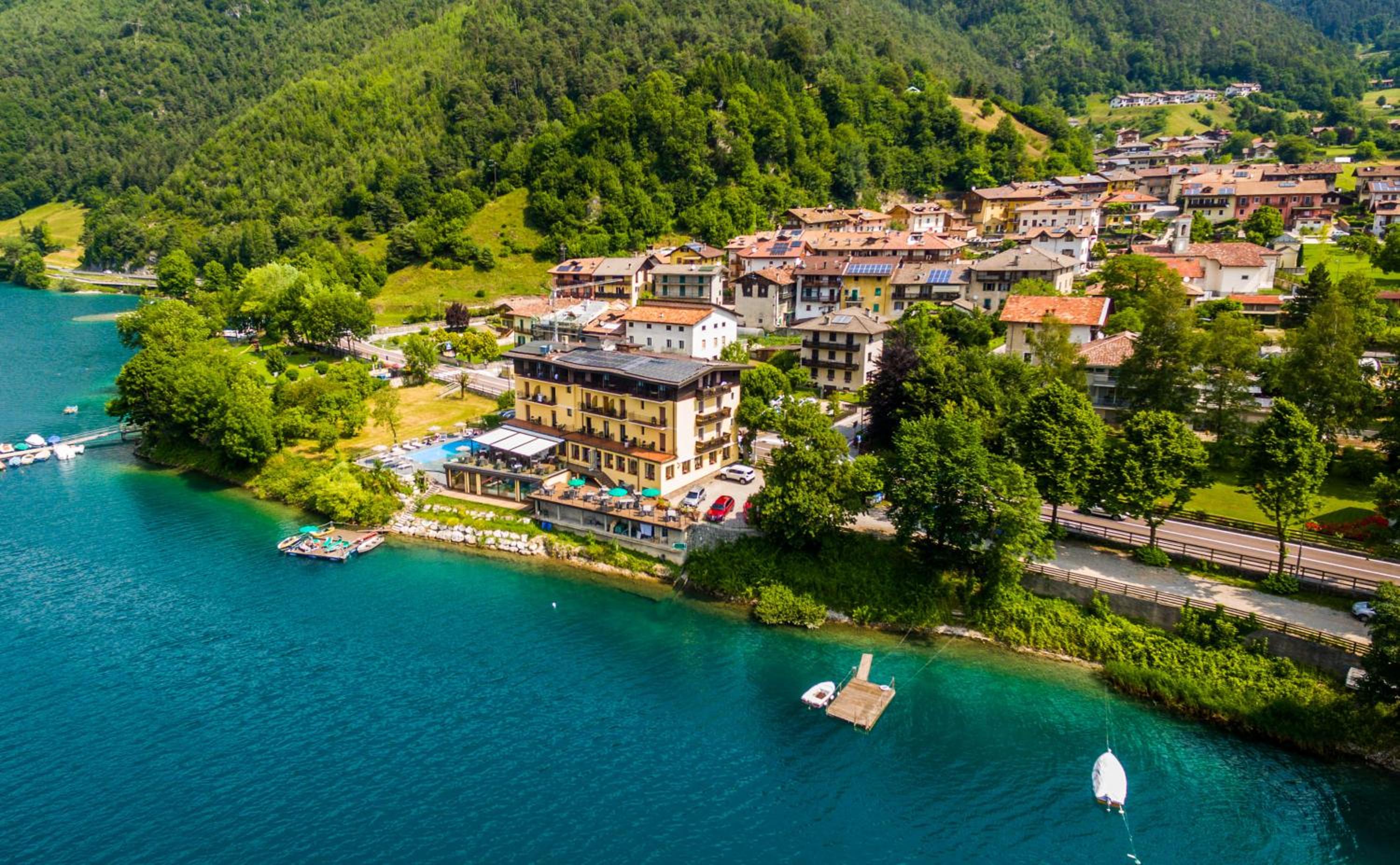 Hotel Albergo Mezzolago - Image 1