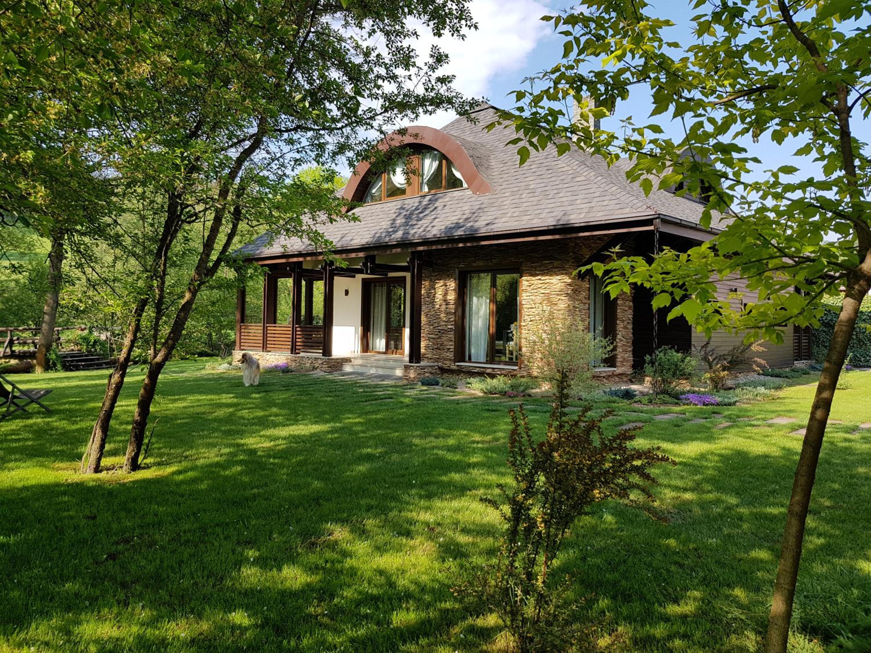 Chalet Hovel view 3