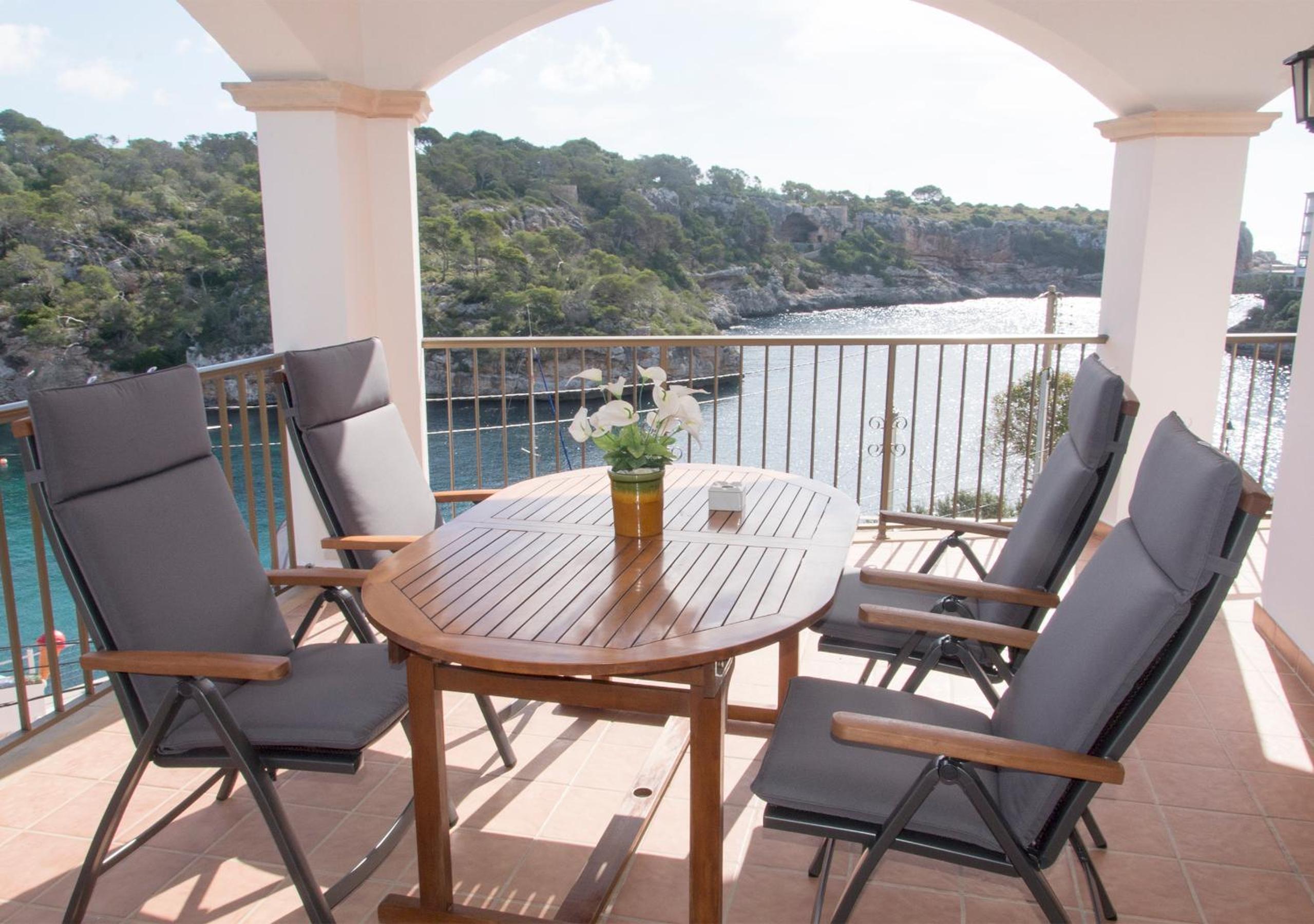 Hotel Apartamentos Vista al Puerto - Image 1