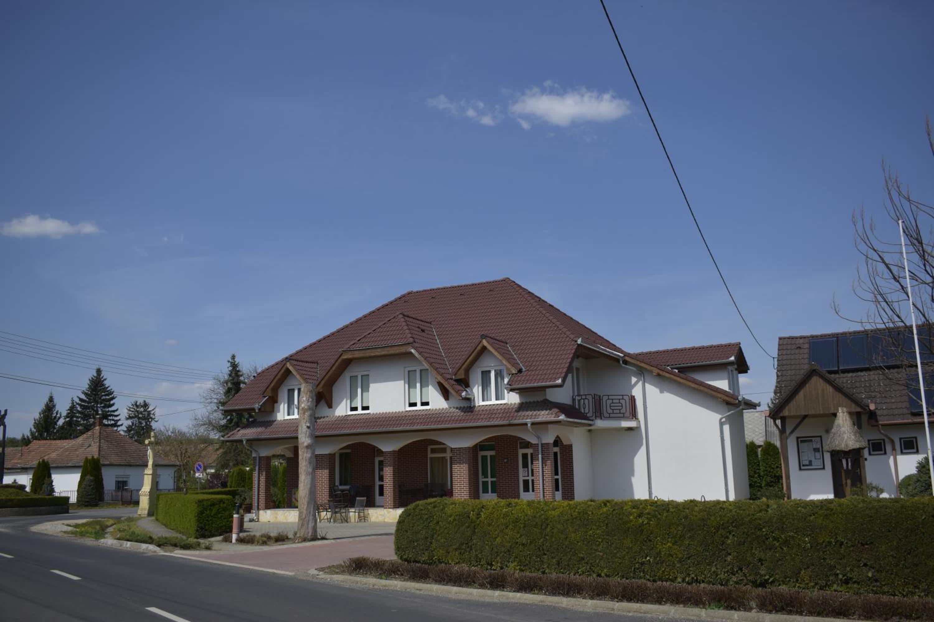 Főnix Apartmanház view 3