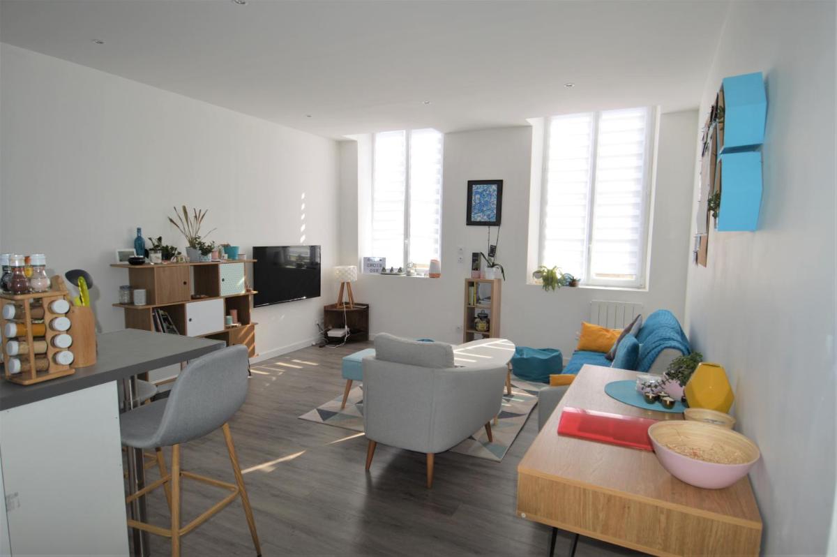 Appartement moderne avec terrasse à 500m de la mer view 3