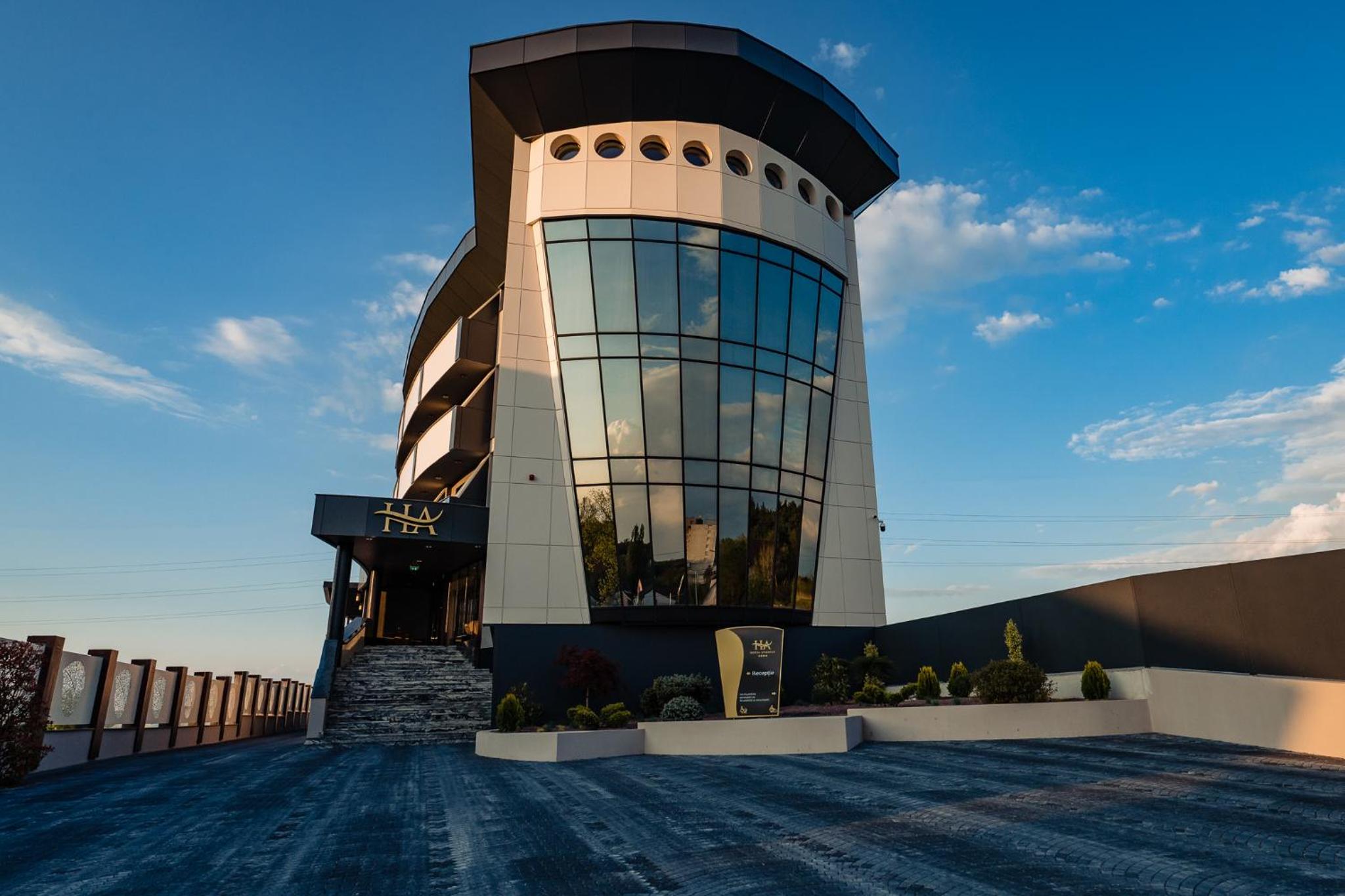 Hotel Aventus - Image 1