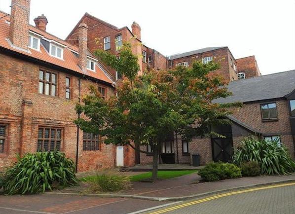Hullidays - 'Old School Penthouse' Trinity Square