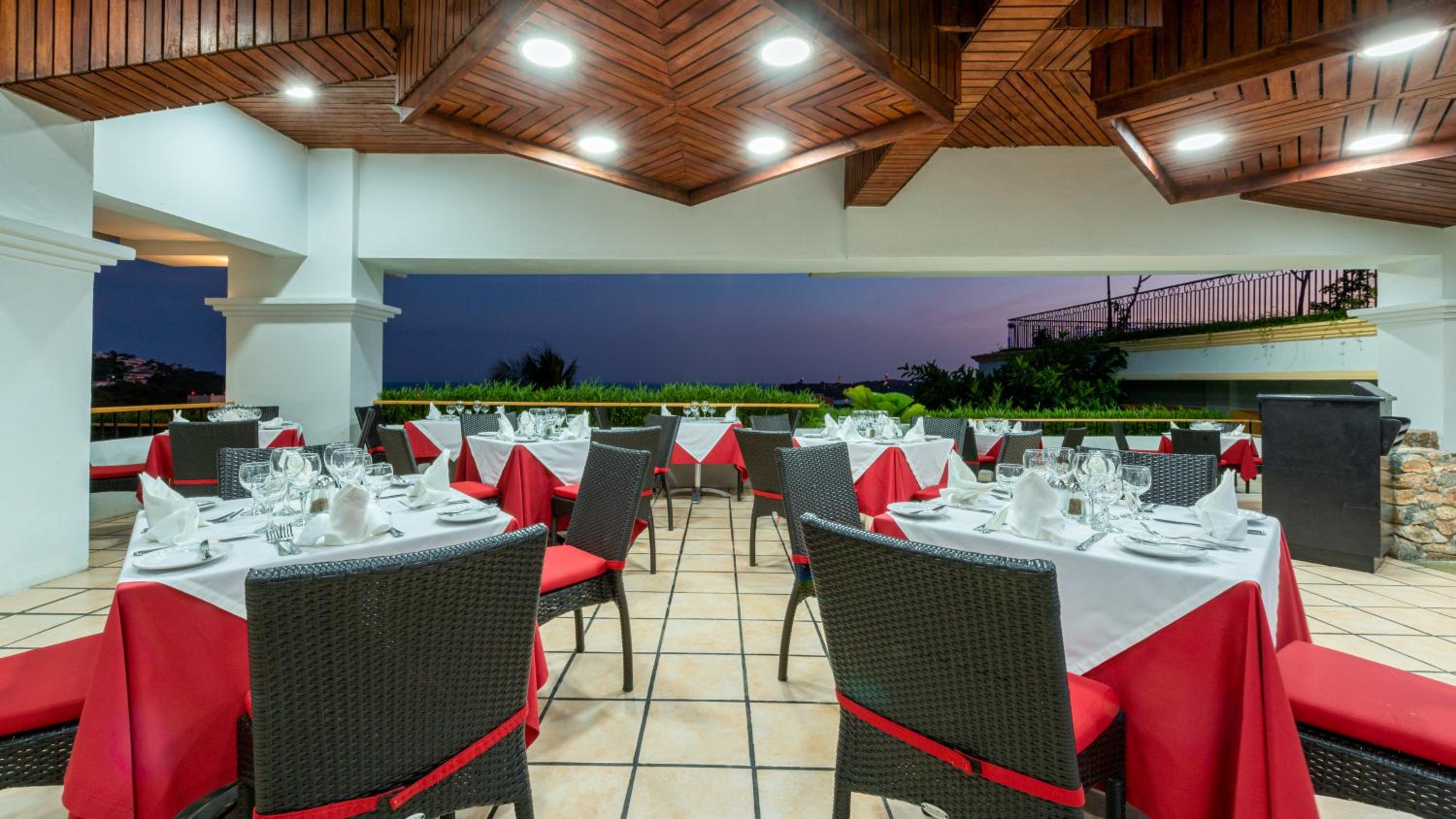 Huatulco Vacations - Park Royal Beach Huatulco - All Inclusive - Property Image 2