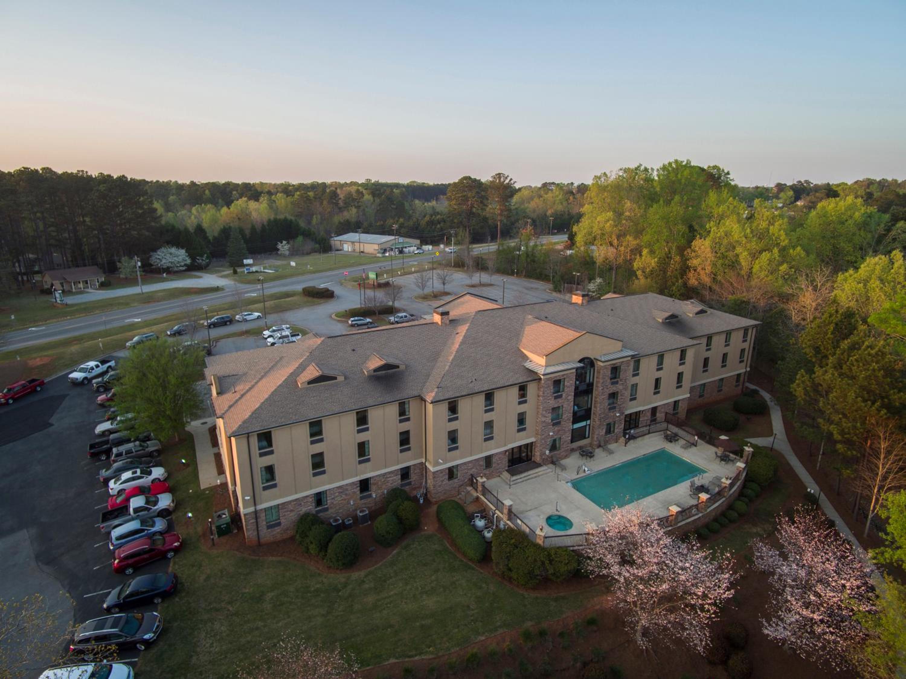Milledgeville Vacations - The Lodge on Lake Oconee - Property Image 5
