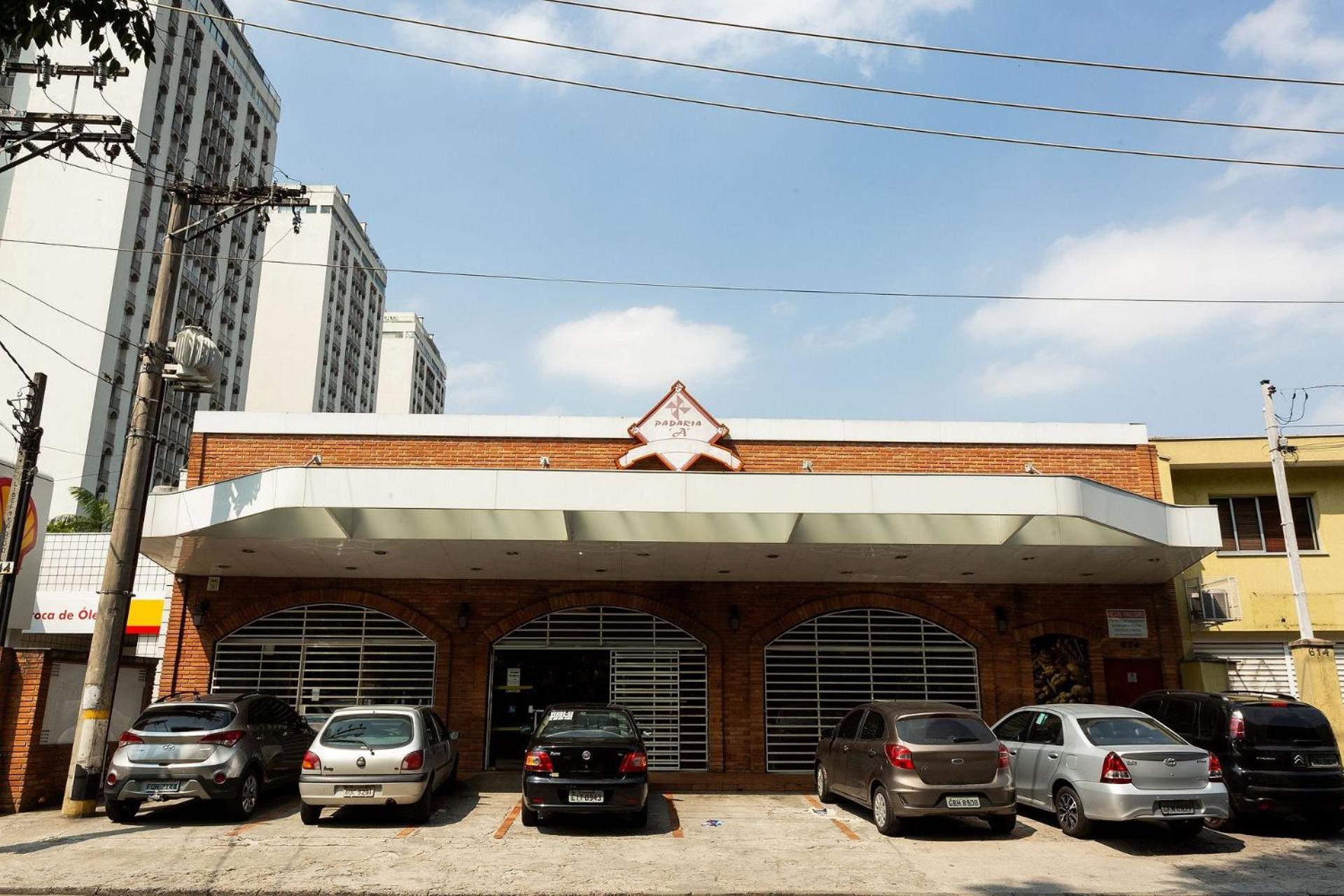 Apartamento com quintal em Alto de Pinheiros