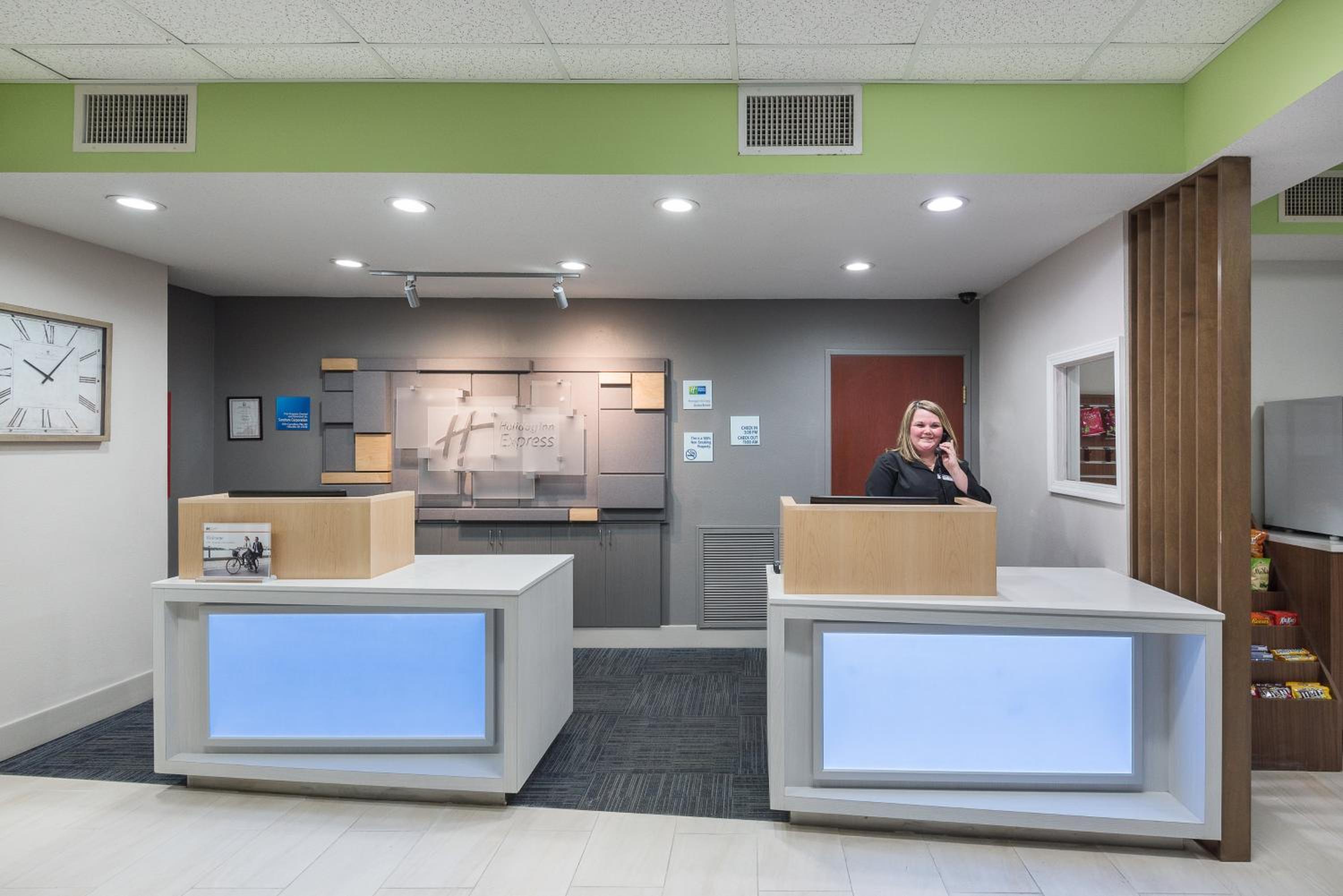 Hillsville Vacations - Holiday Inn Express Hillsville, an IHG Hotel - Property Image 25