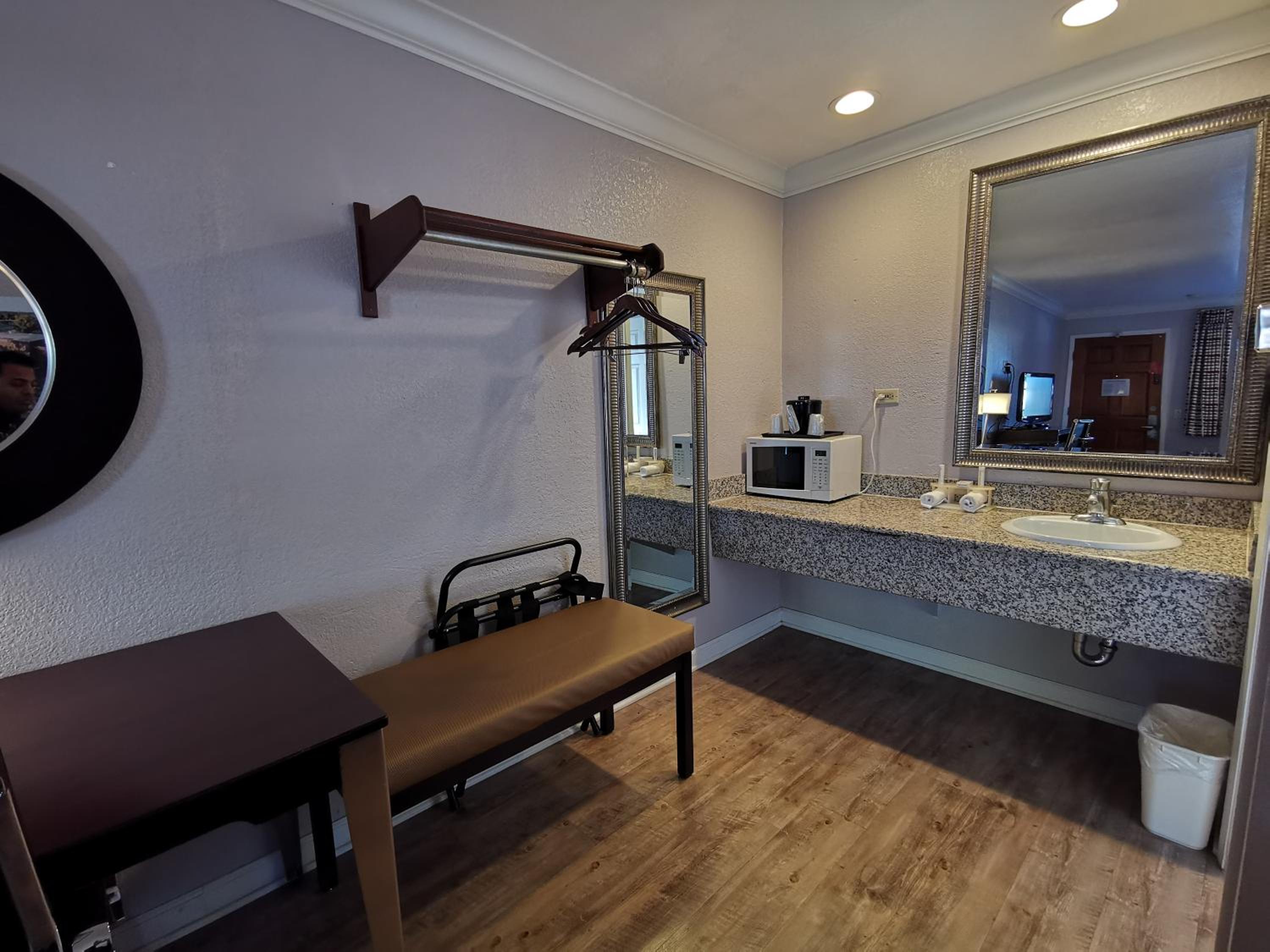 Journey Inn - Property Image 25