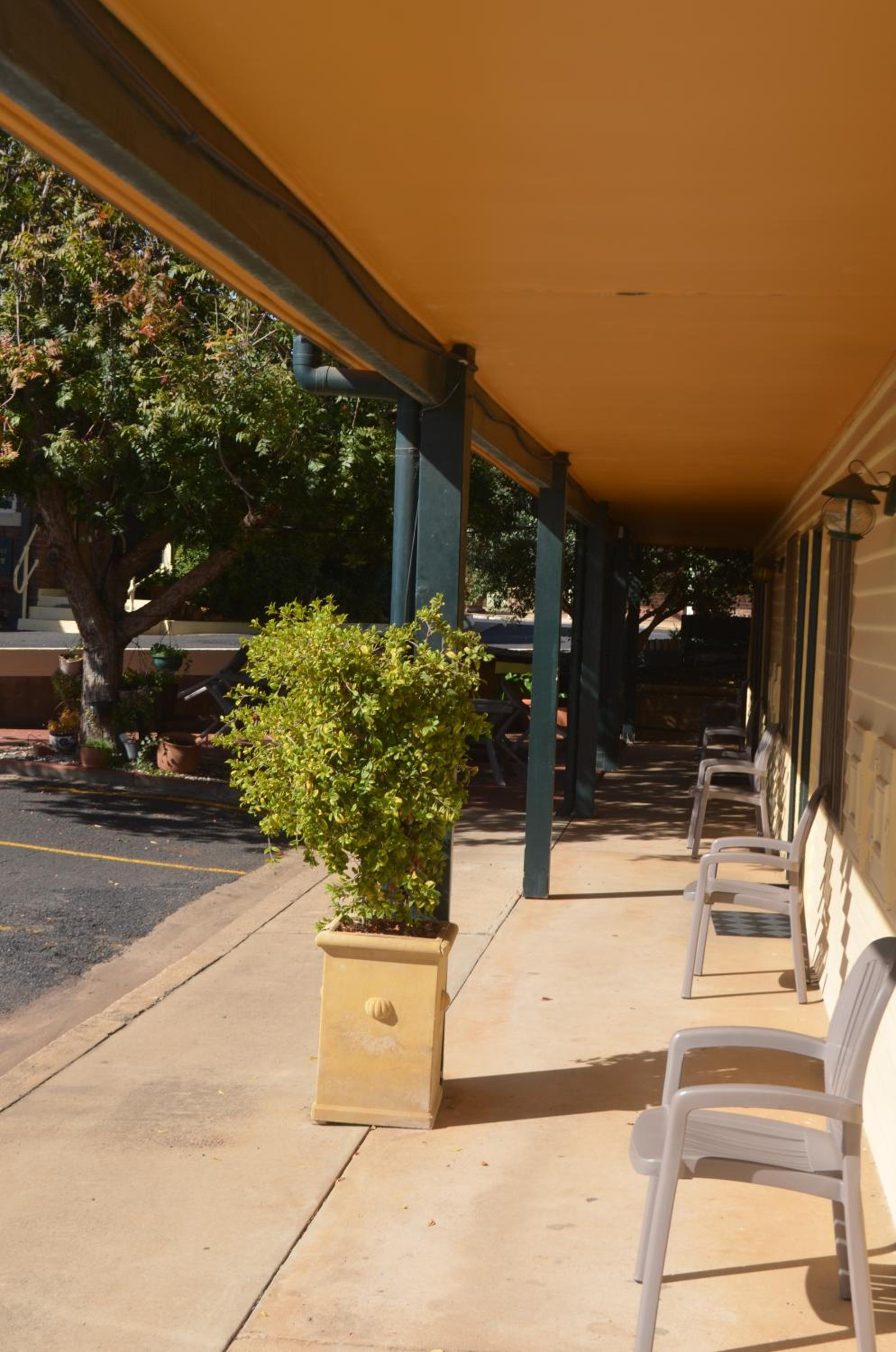 Ten Dollar Town Motel