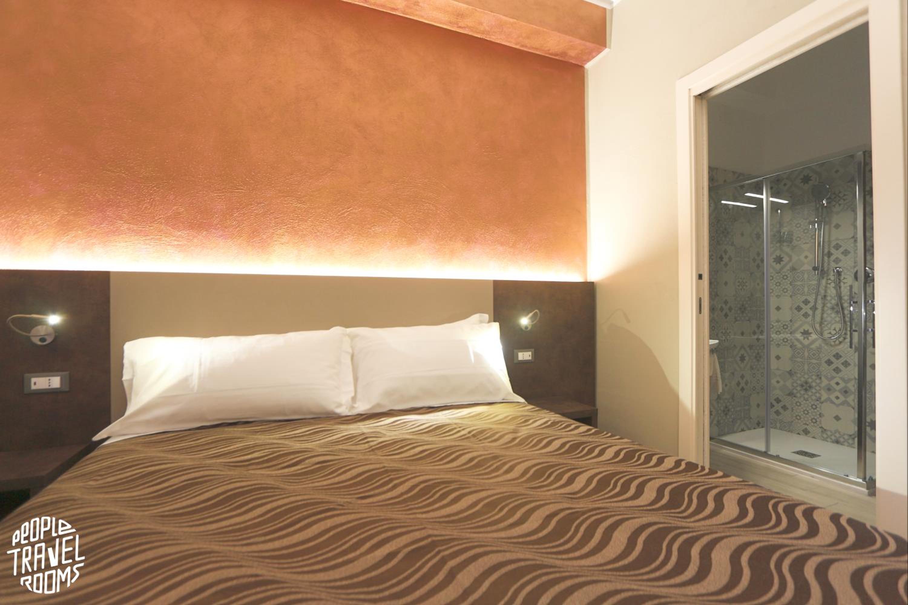 People Travel Rooms photo 5