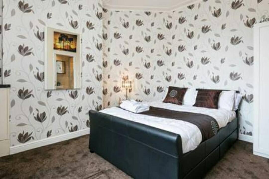 KNUTSFORD House Holidays view 4