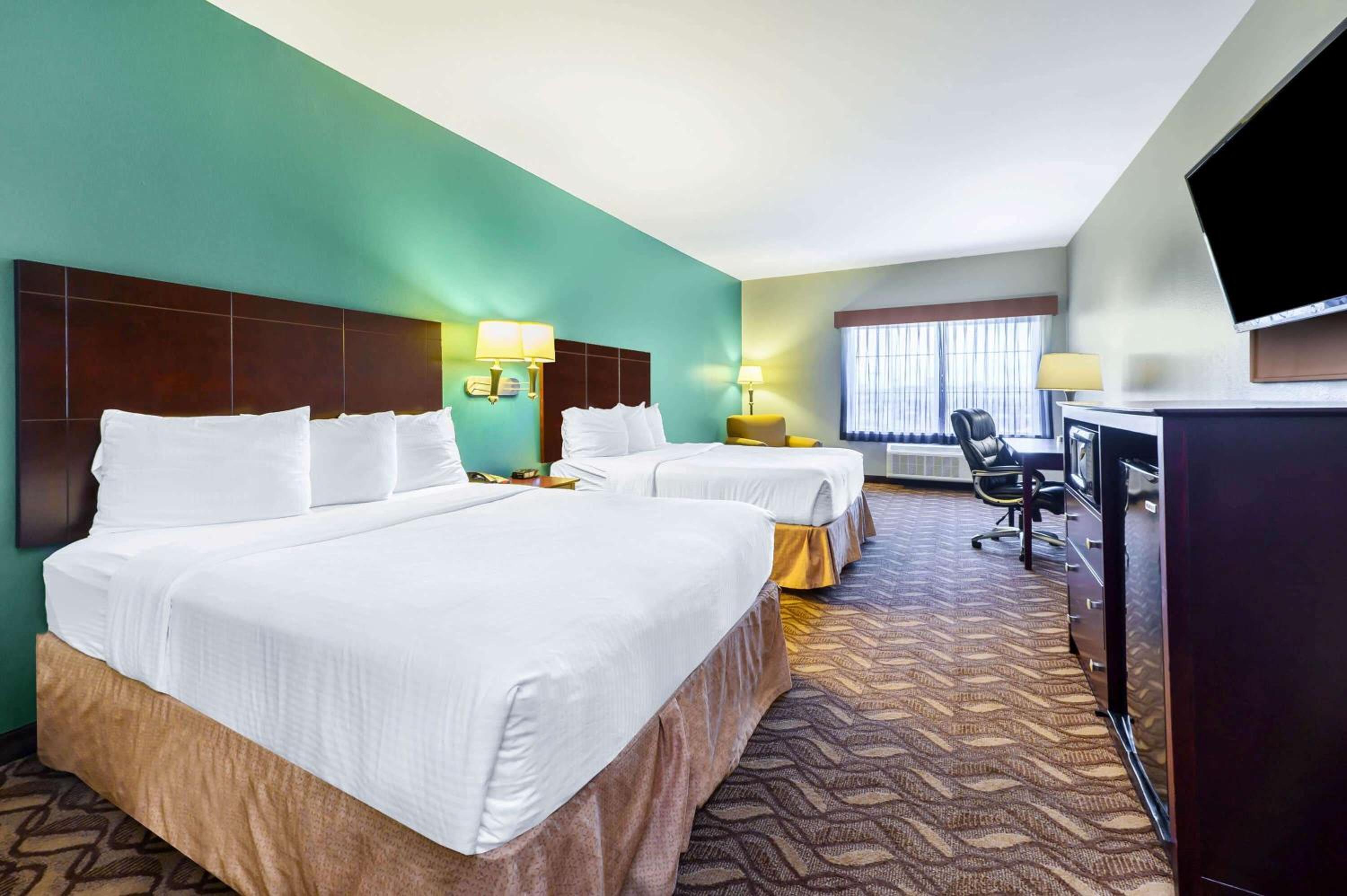Longview Vacations - La Quinta by Wyndham Longview North - Property Image 23