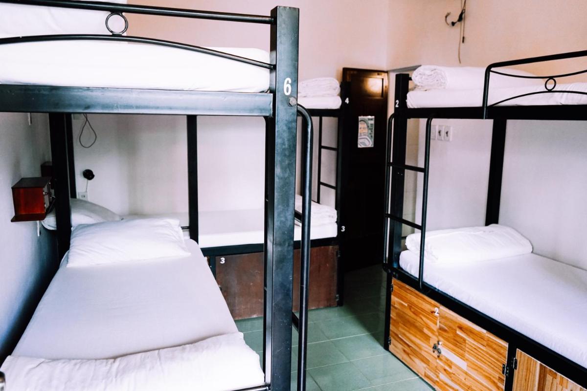 Vietnam Backpacker Hostels - Hue view 5