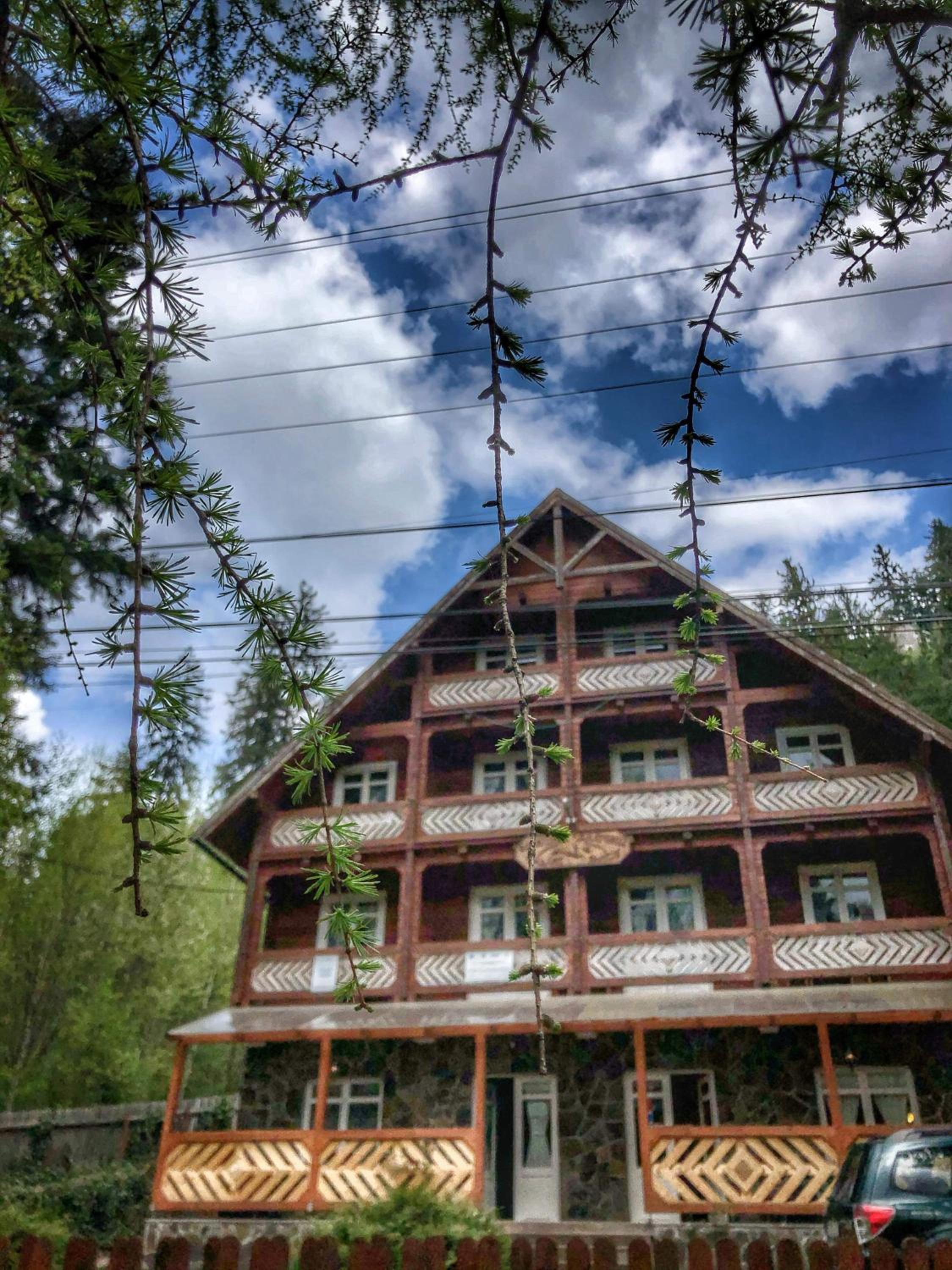 Hotel Pensiunea Vanatorul - Image 1