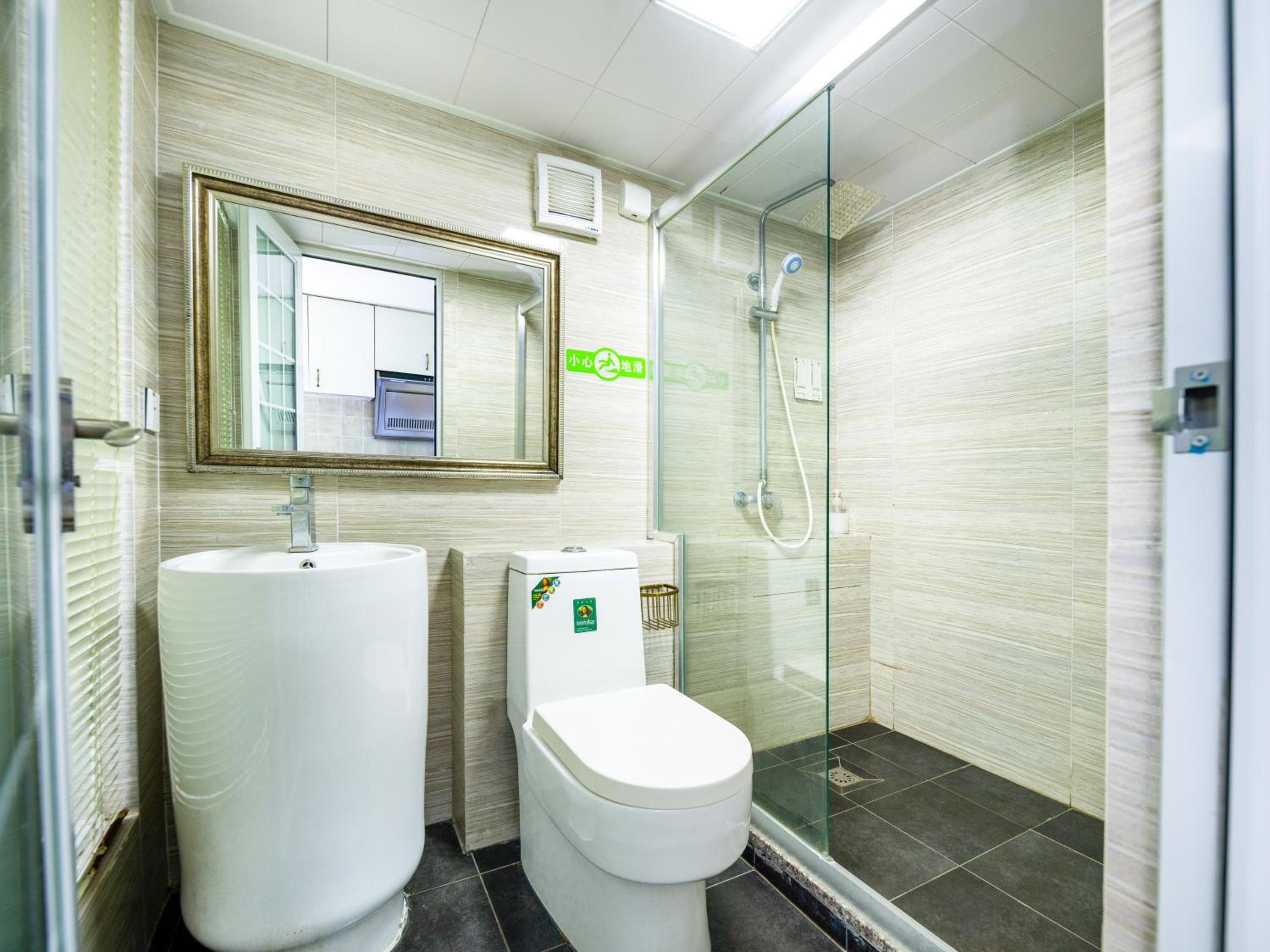 April Fair Duplex Apartment Guangzhou South Railway Station Ao Yuan Yue Shi Dai Branch
