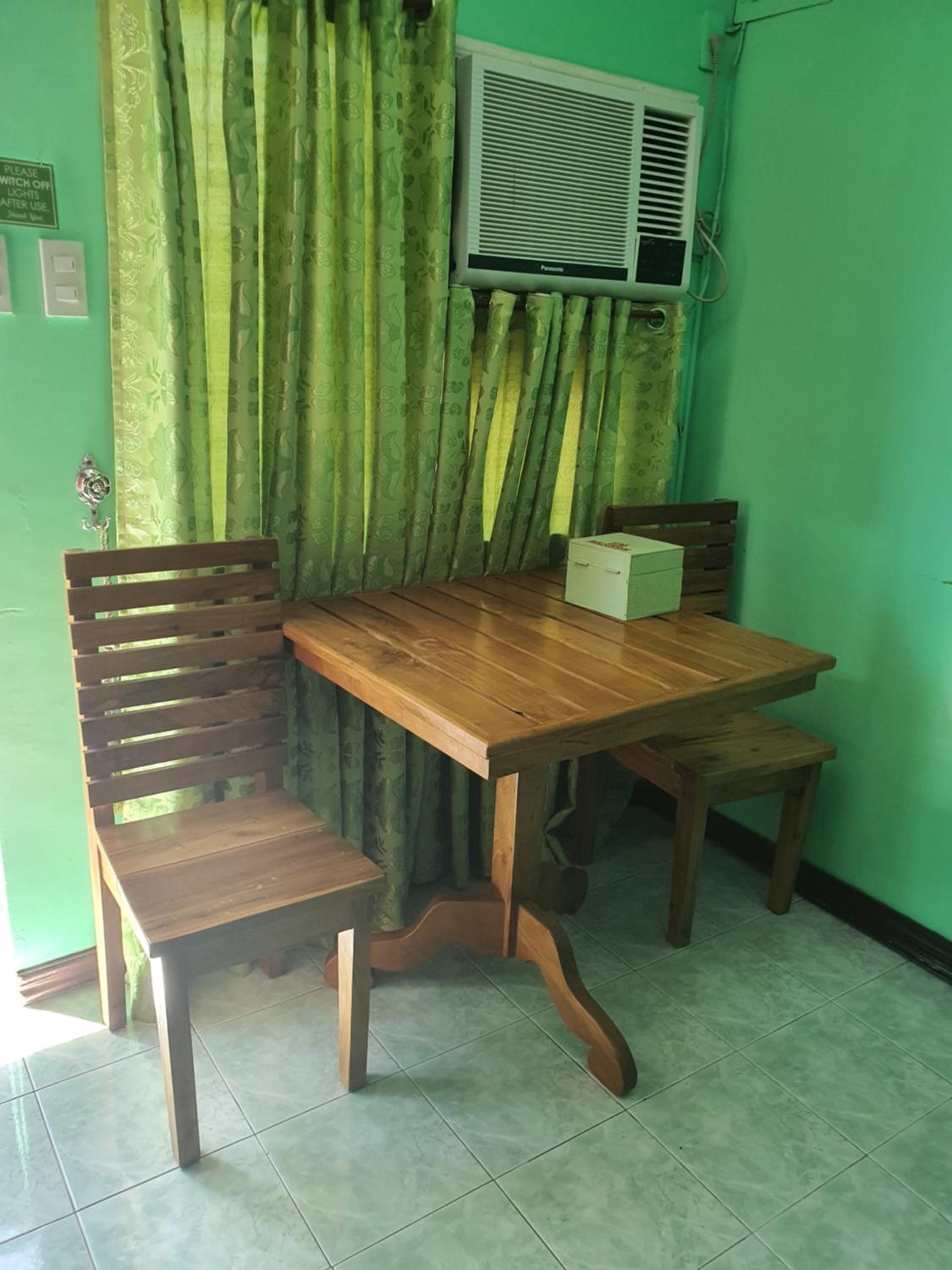L & M Hearthstones Lodge