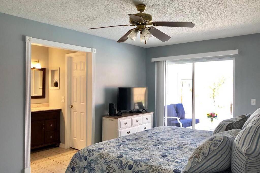 Beautiful Florida Vacation Pool House view 4