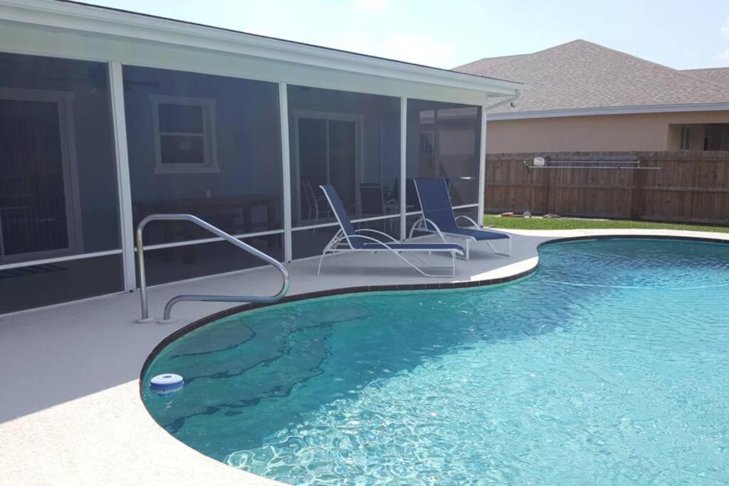 Beautiful Florida Vacation Pool House view 3