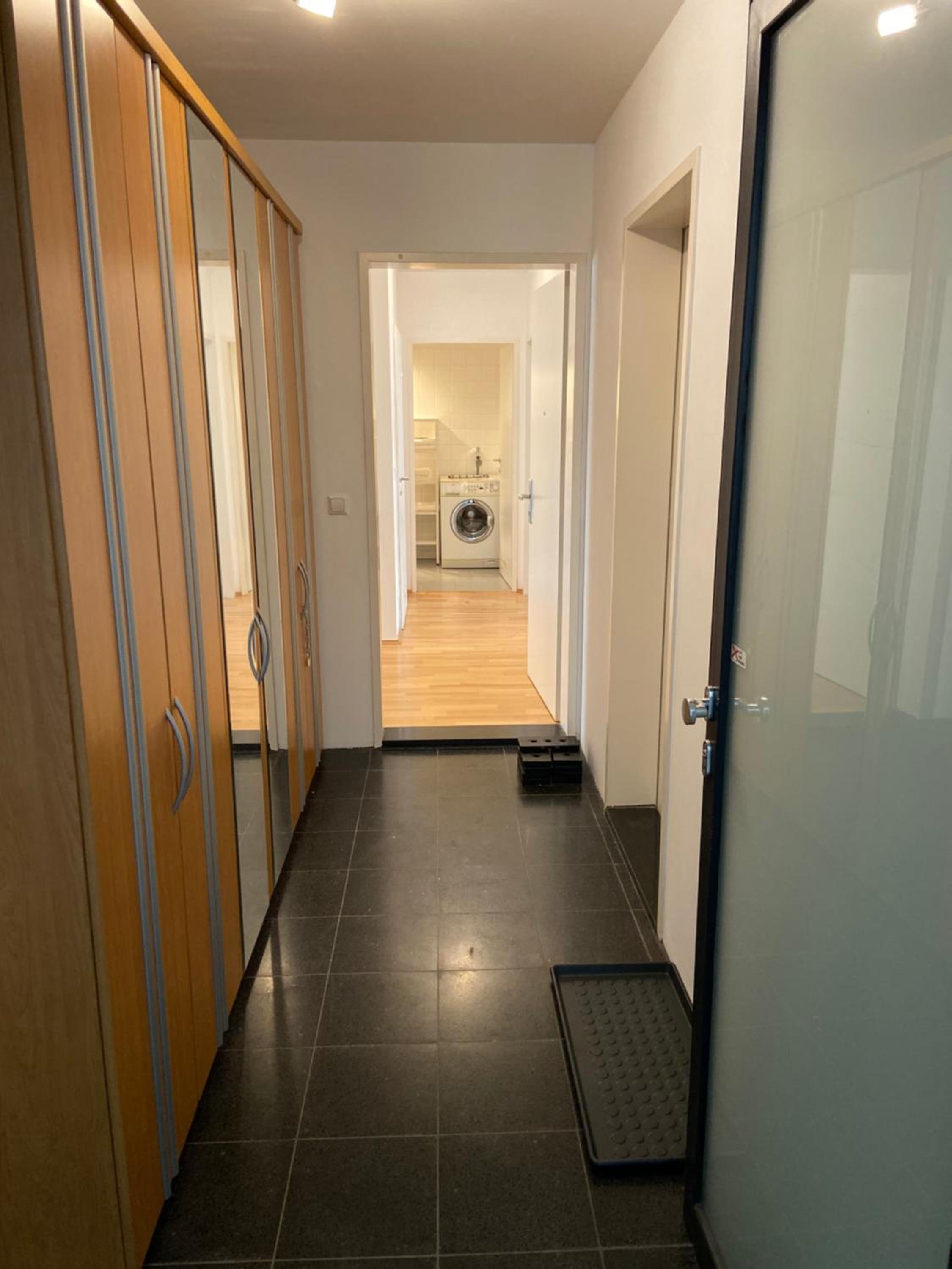 Bright apartment with a free parking garage @ Wienerberg