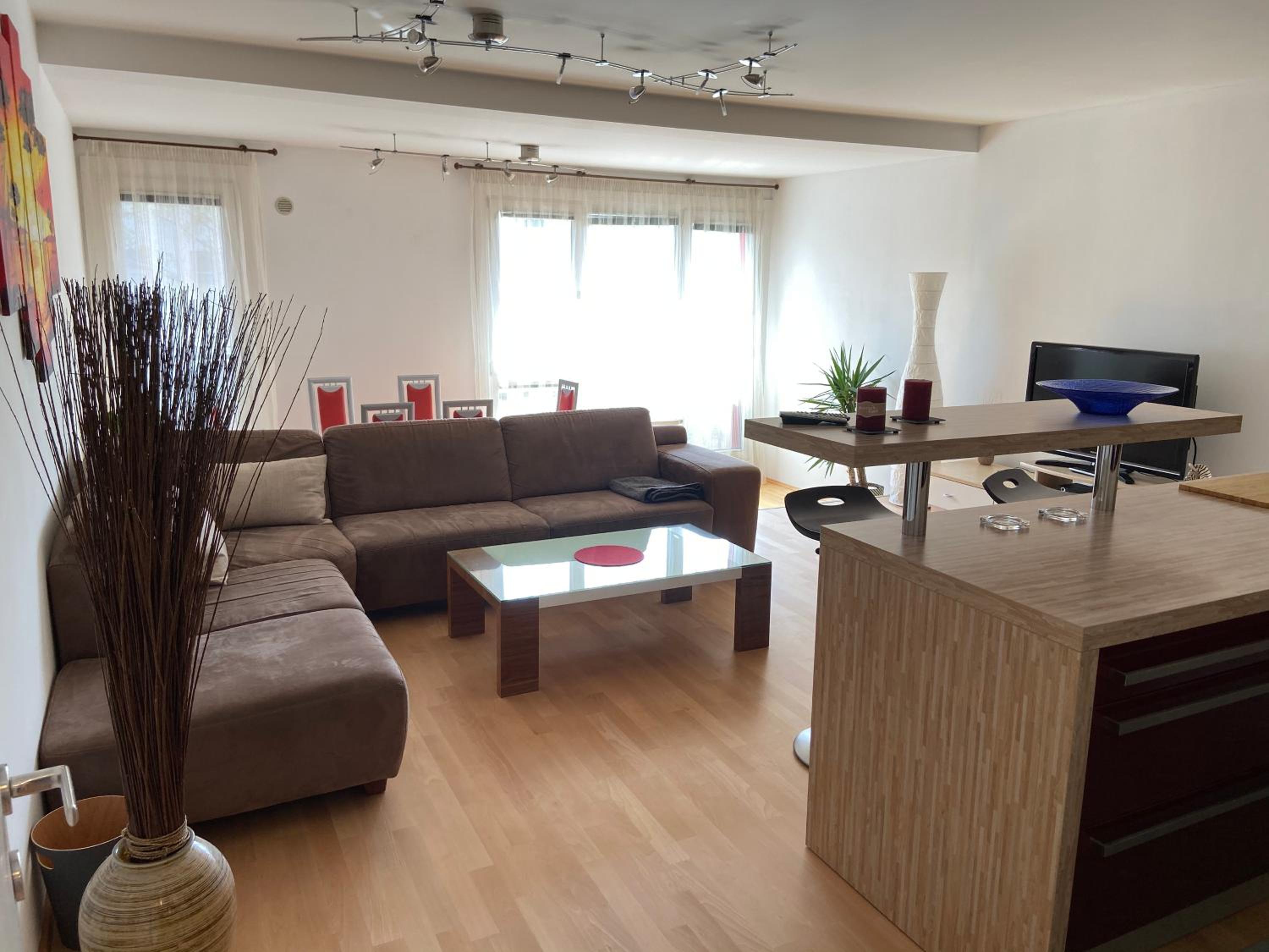 Bright apartment with a free parking garage @ Wienerberg