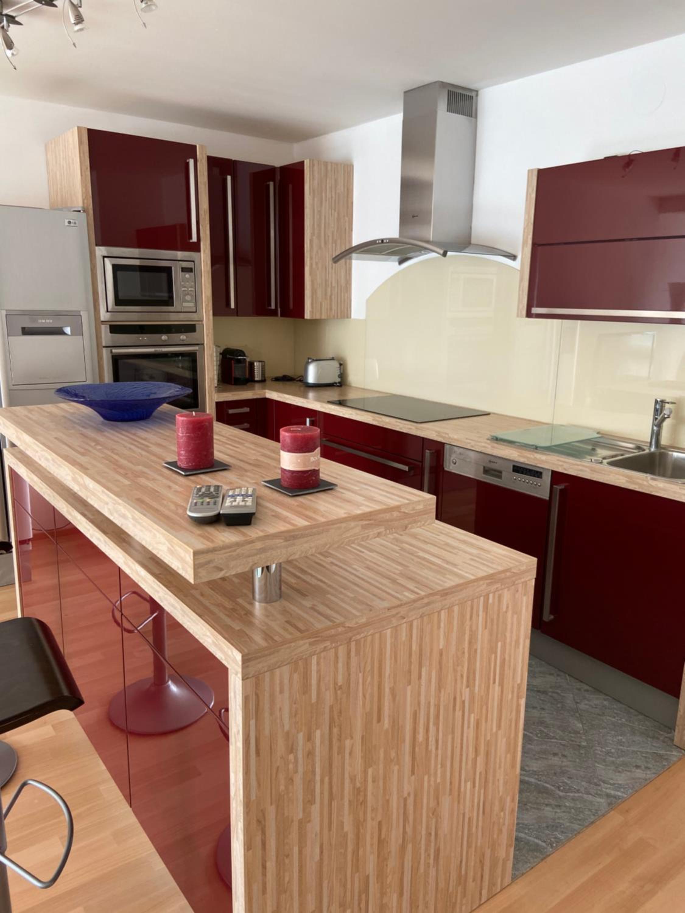 Bright apartment with a free parking garage @ Wienerberg