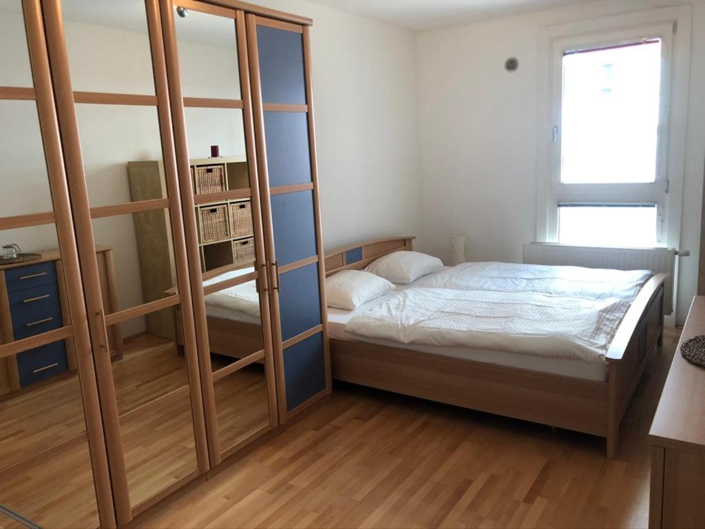 Bright apartment with a free parking garage @ Wienerberg