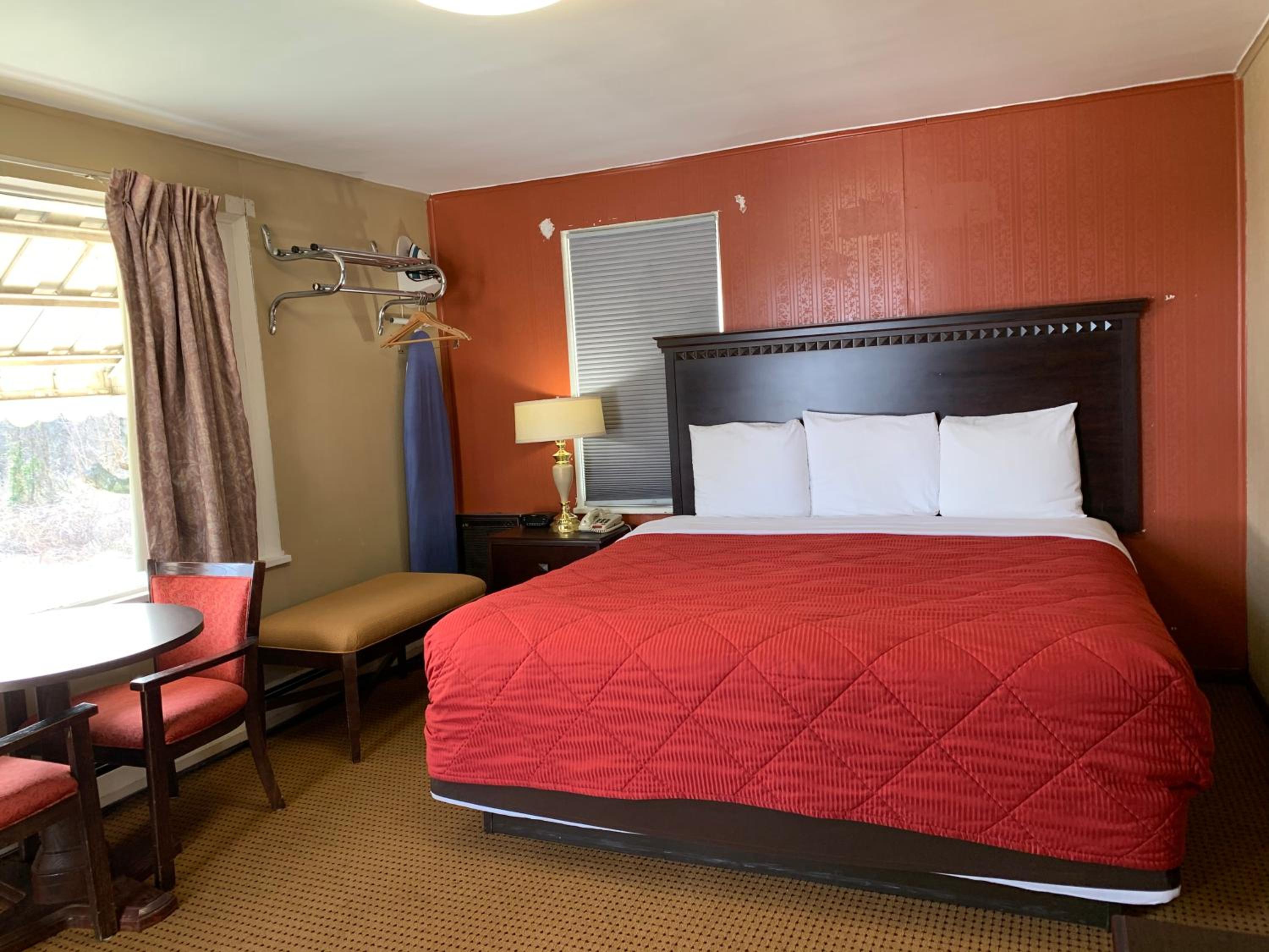Budget Inn - Property Image 13