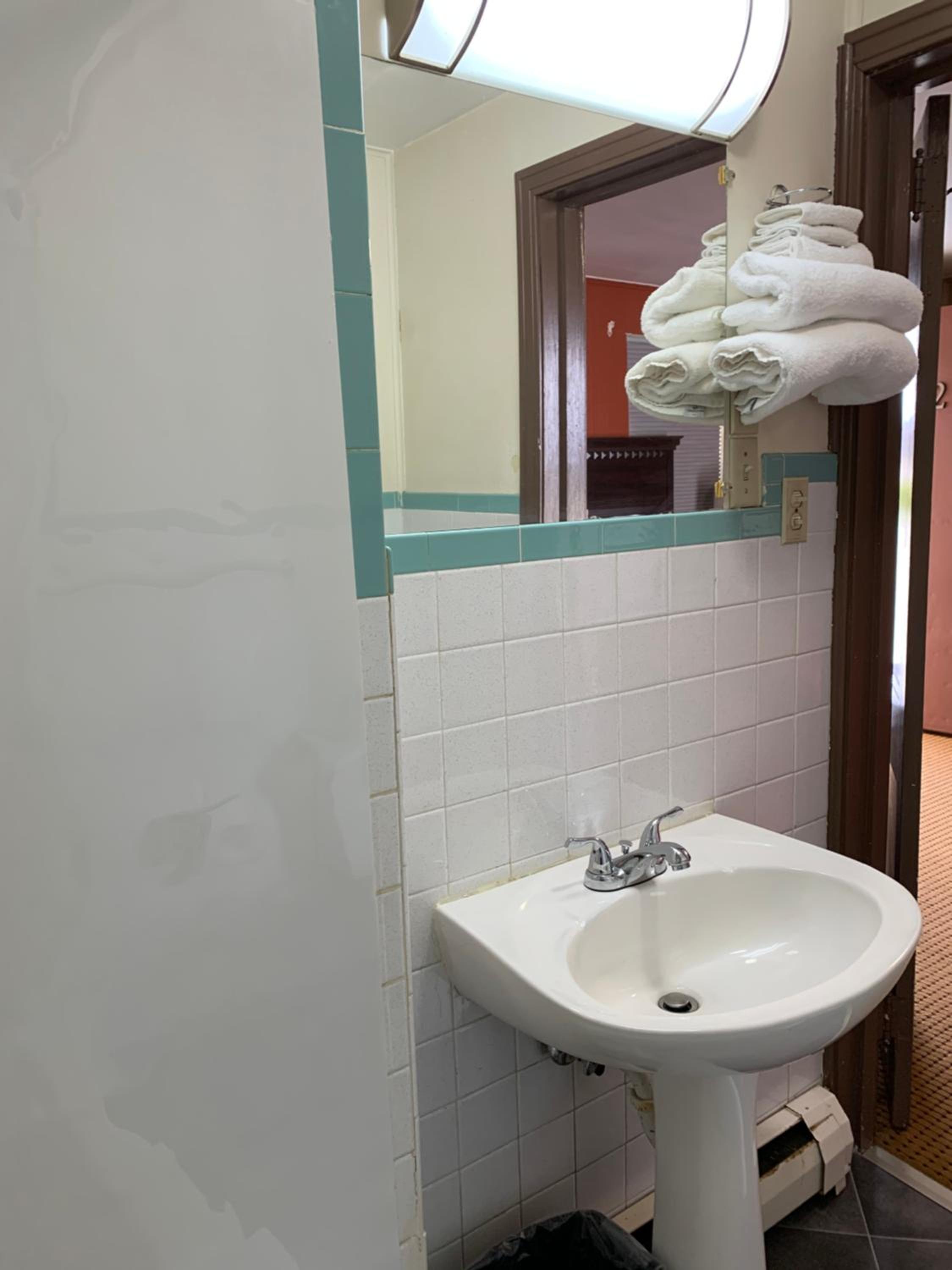 Budget Inn - Property Image 10
