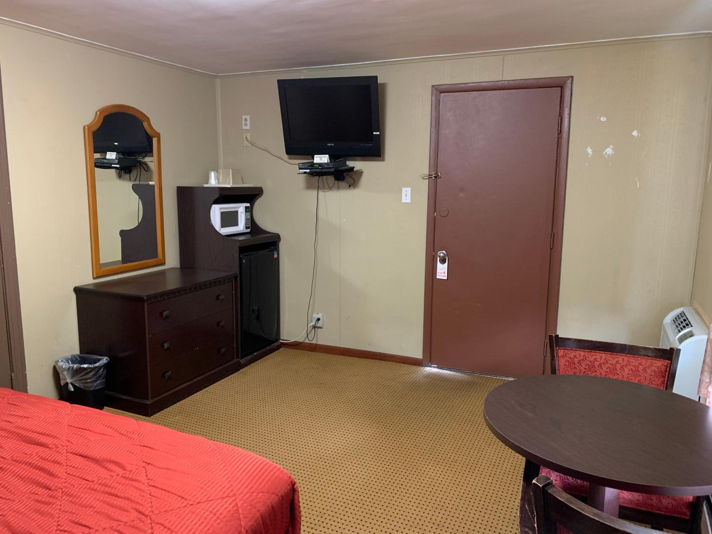 Budget Inn - Property Image 12