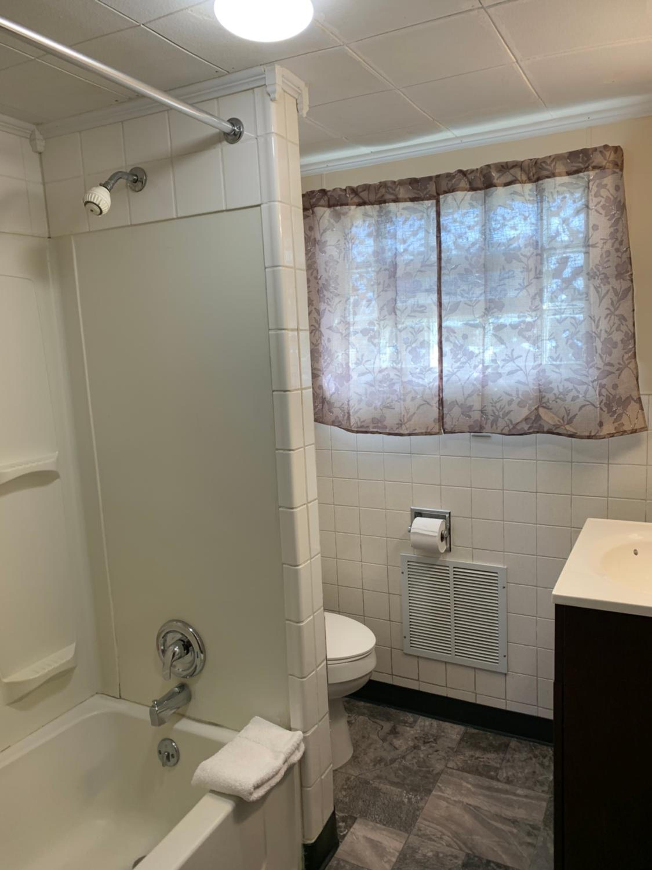 Budget Inn - Property Image 5
