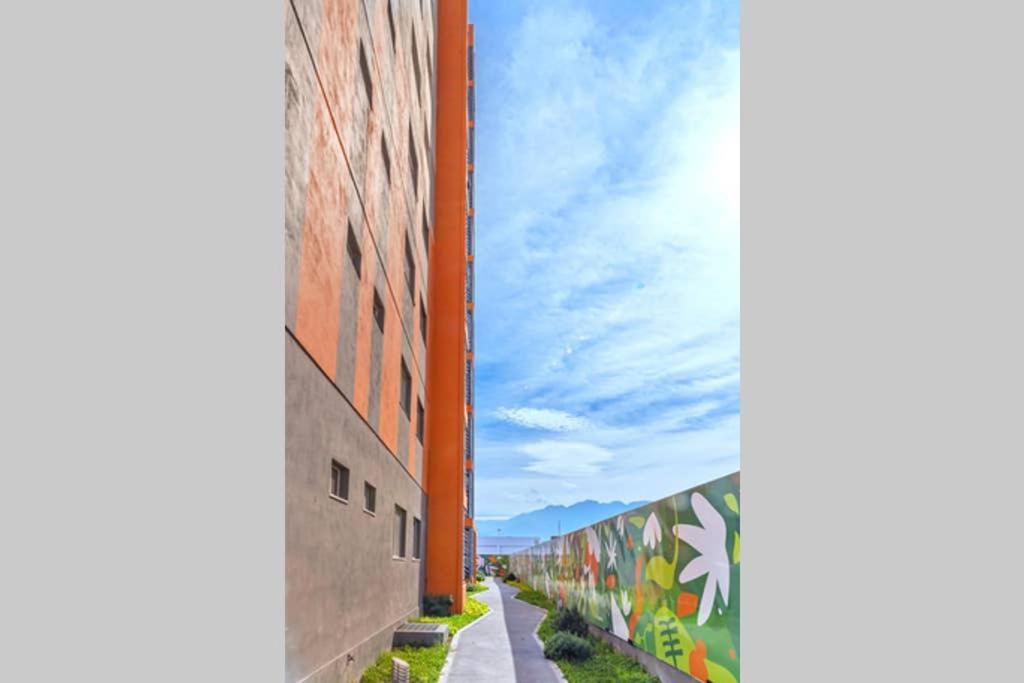 MONTERREY LIVING Centro T5