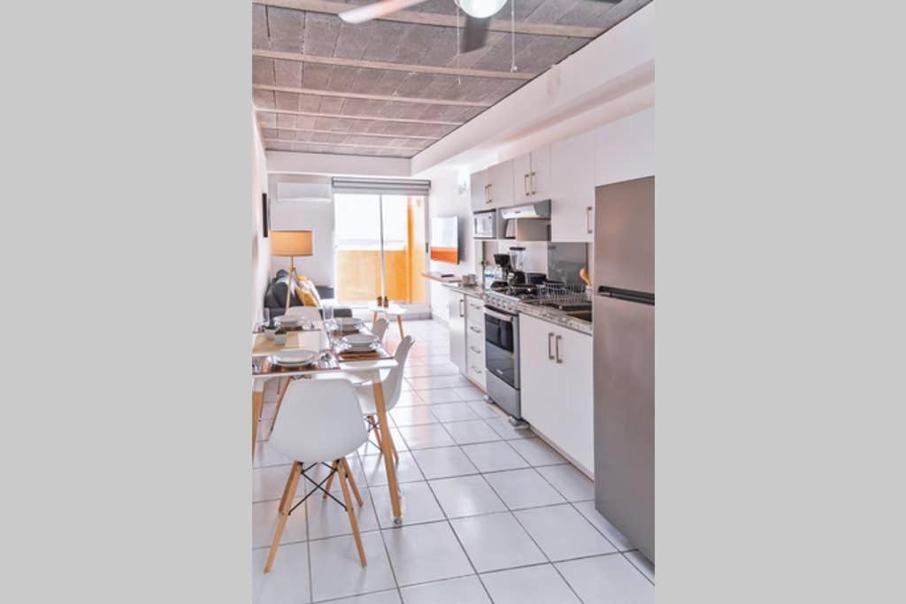 MONTERREY LIVING Centro T5