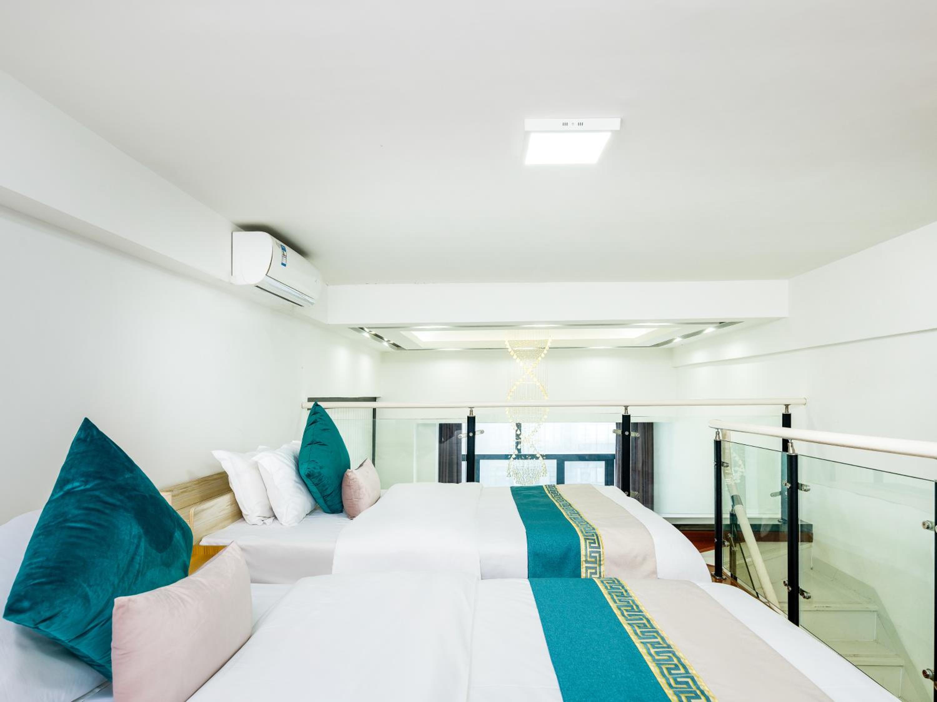 April Fair Duplex Apartment Guangzhou South Railway Station Ao Yuan Yue Shi Dai Branch
