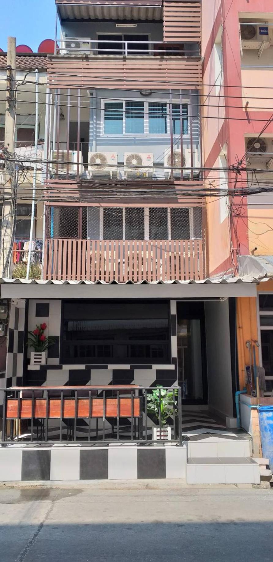 Benjamas hostels