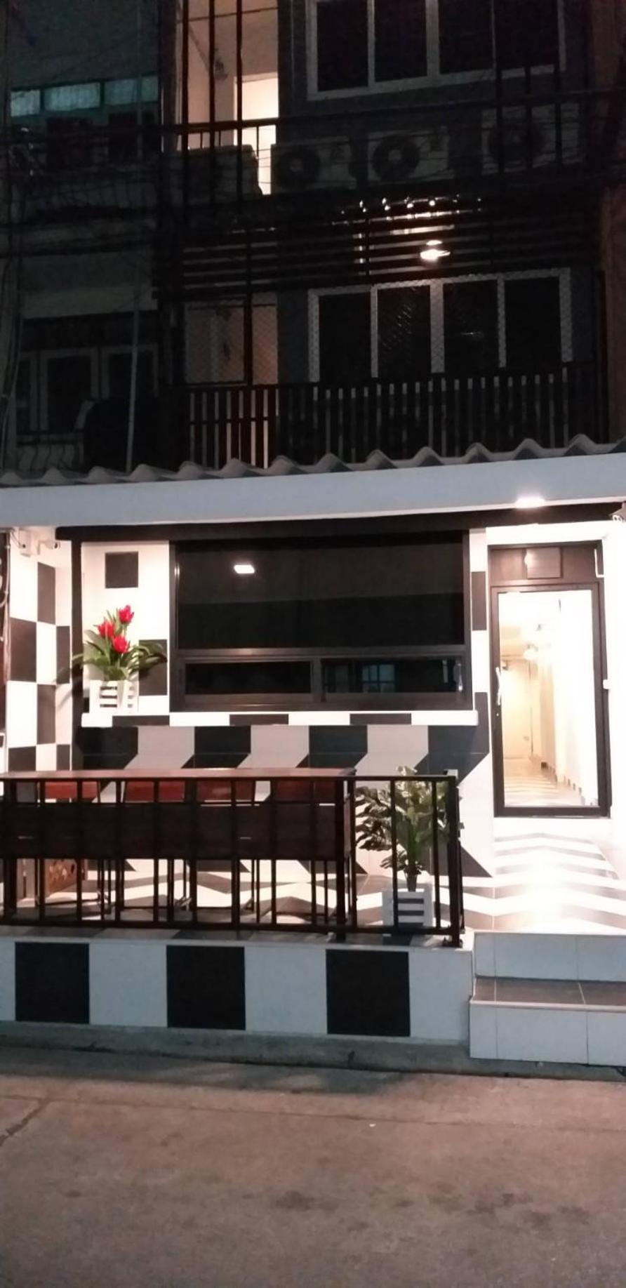 Benjamas hostels