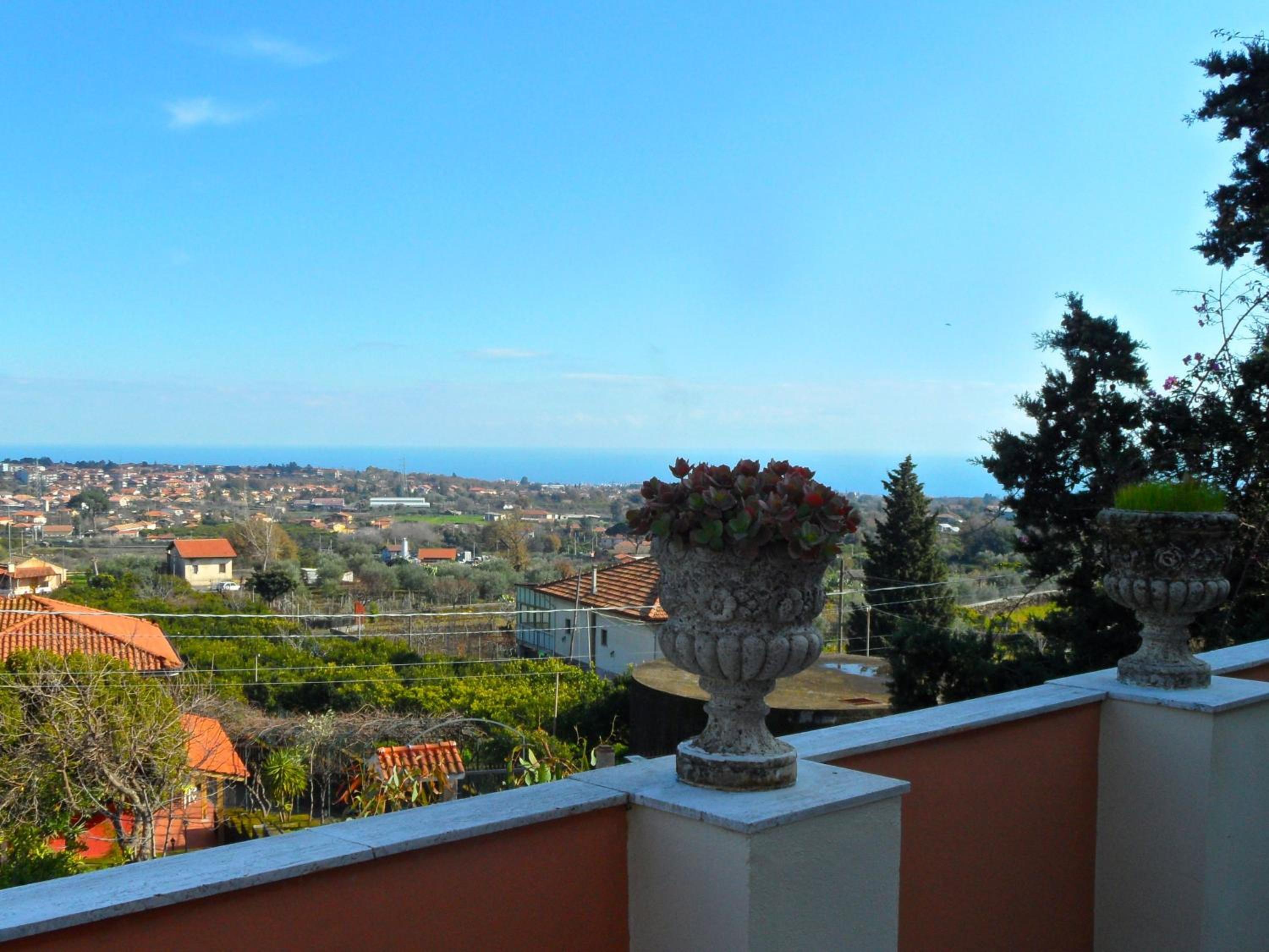 Villa Bonaccorso - antica e maestosa villa con piscina ai piedi dell'Etna