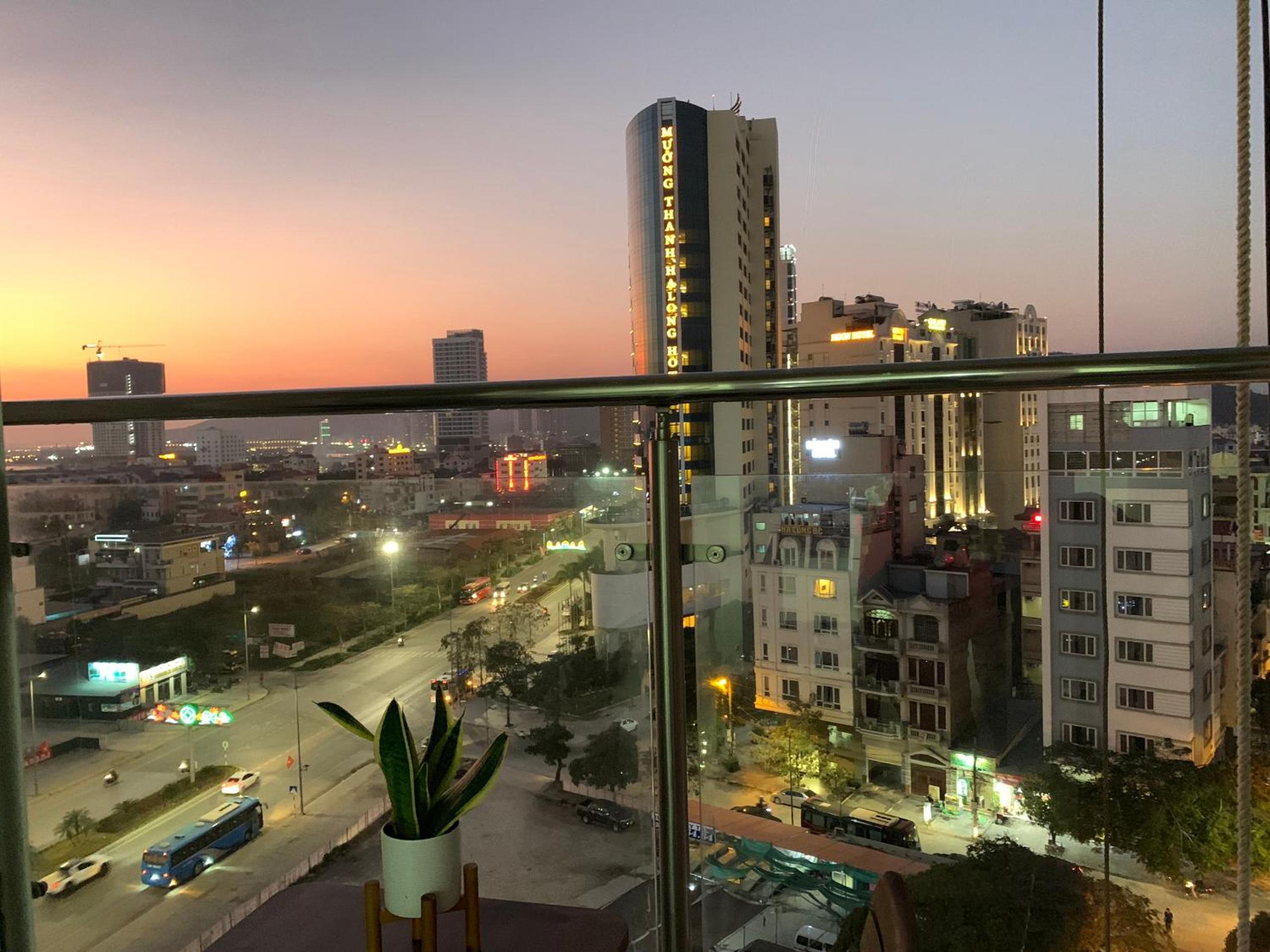 BunHomestay ☆ SEA-View BEDROOM 3BR/apt☆Netflix+Pool☆Near Harbour view 2