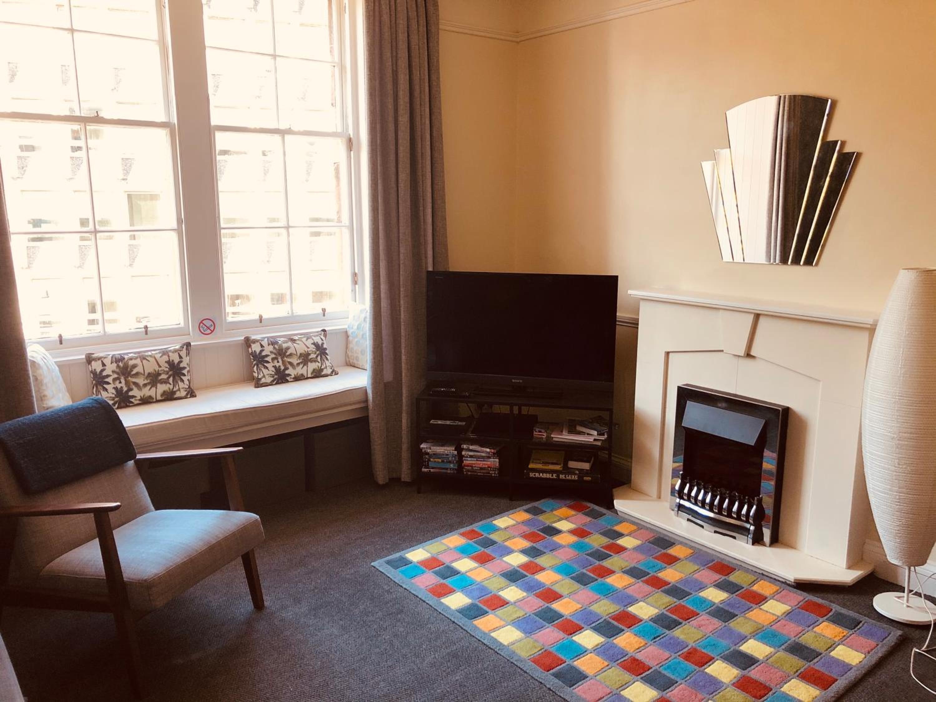 Edinburgh Old Town Apartment view 4
