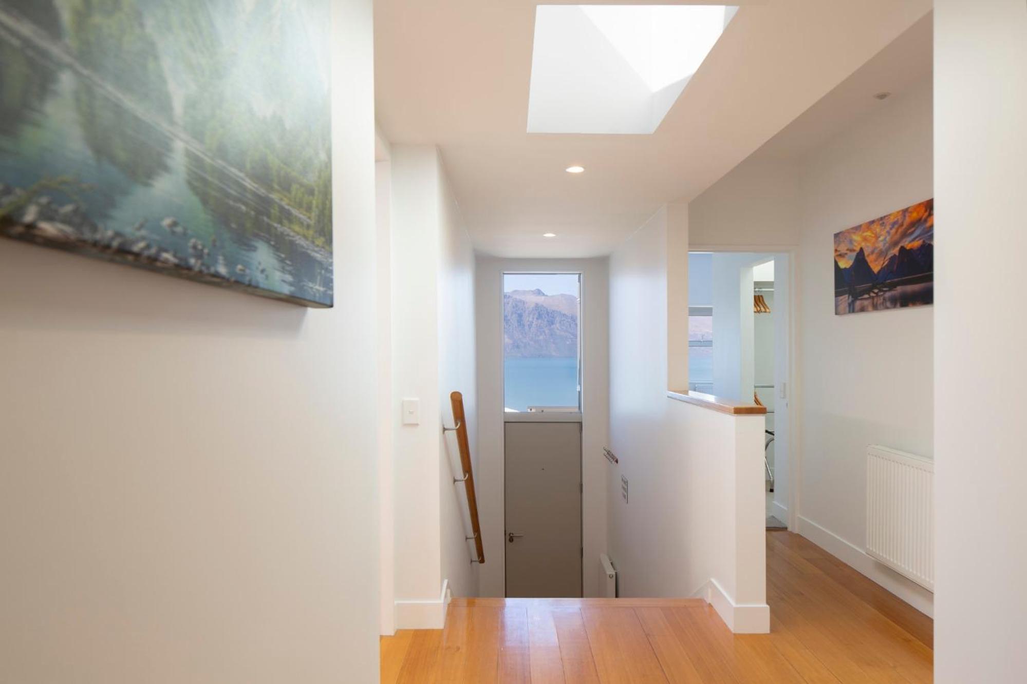 Mountain Vista - beautifully renovated home with spa pool view 5