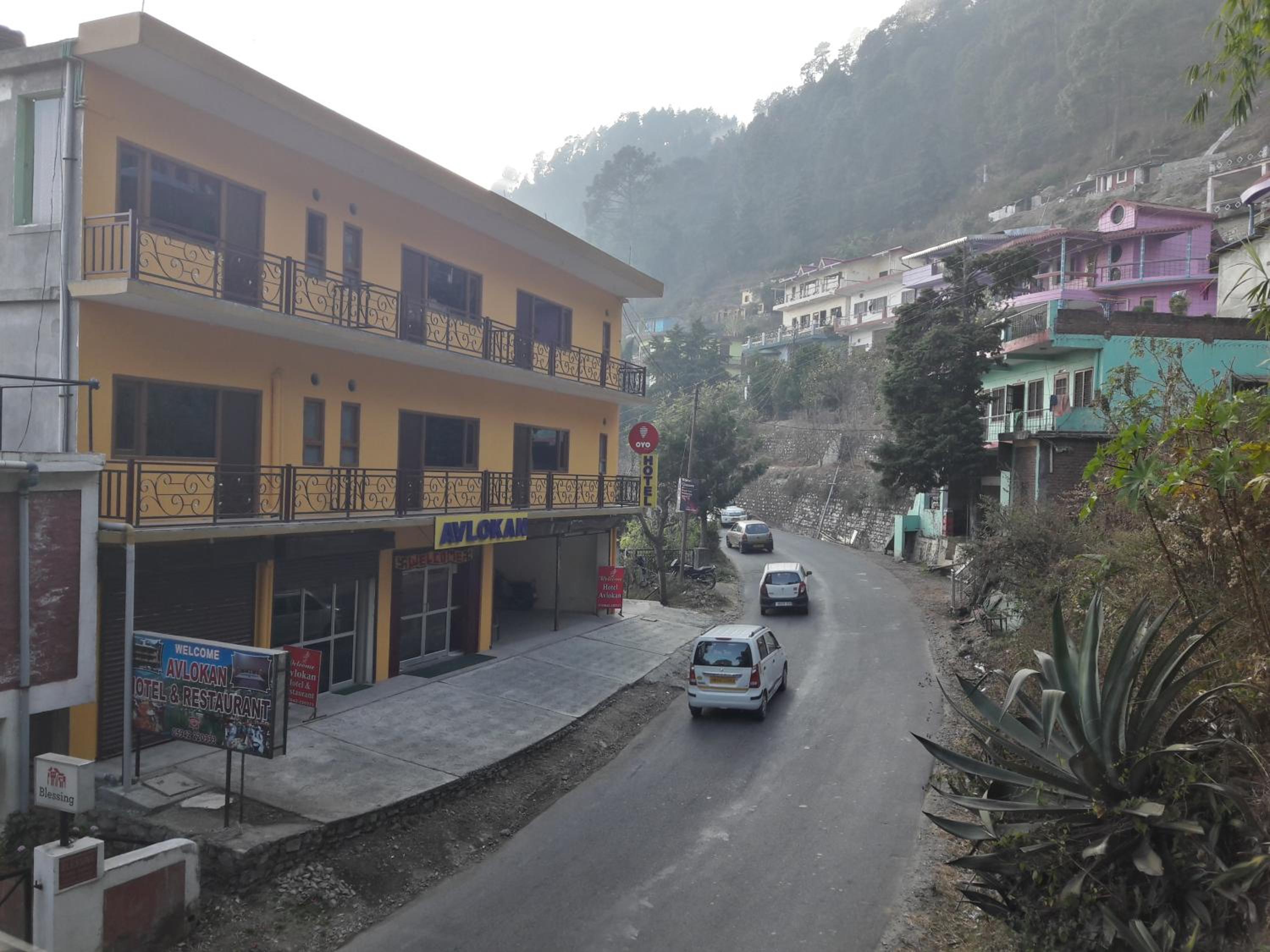 Hotel Avlokan - Near Kainchi Dham Mandir view 5