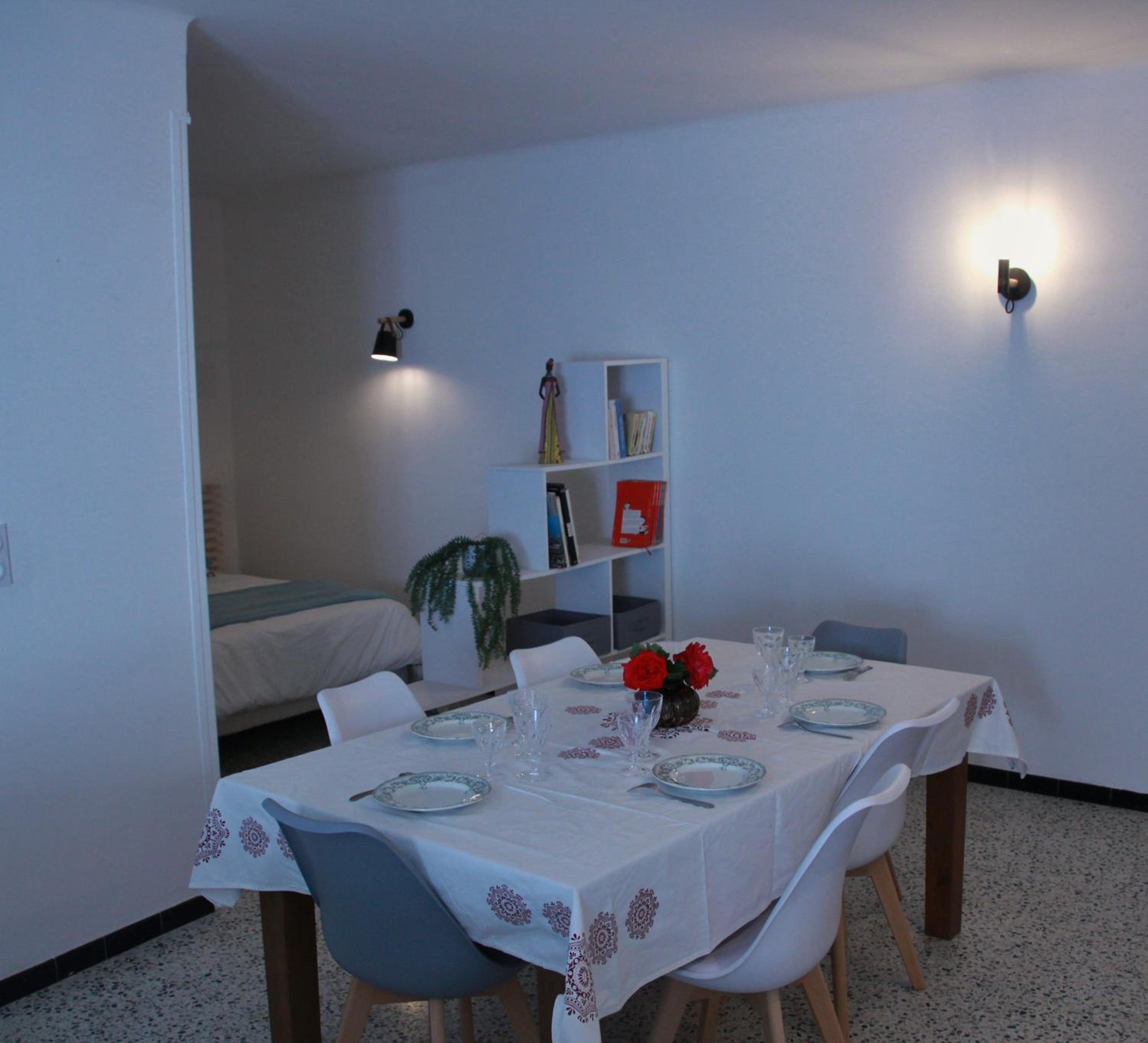 BEL APPARTEMENT SPACIEUX CENTRE VILLE UZES T3 view 4